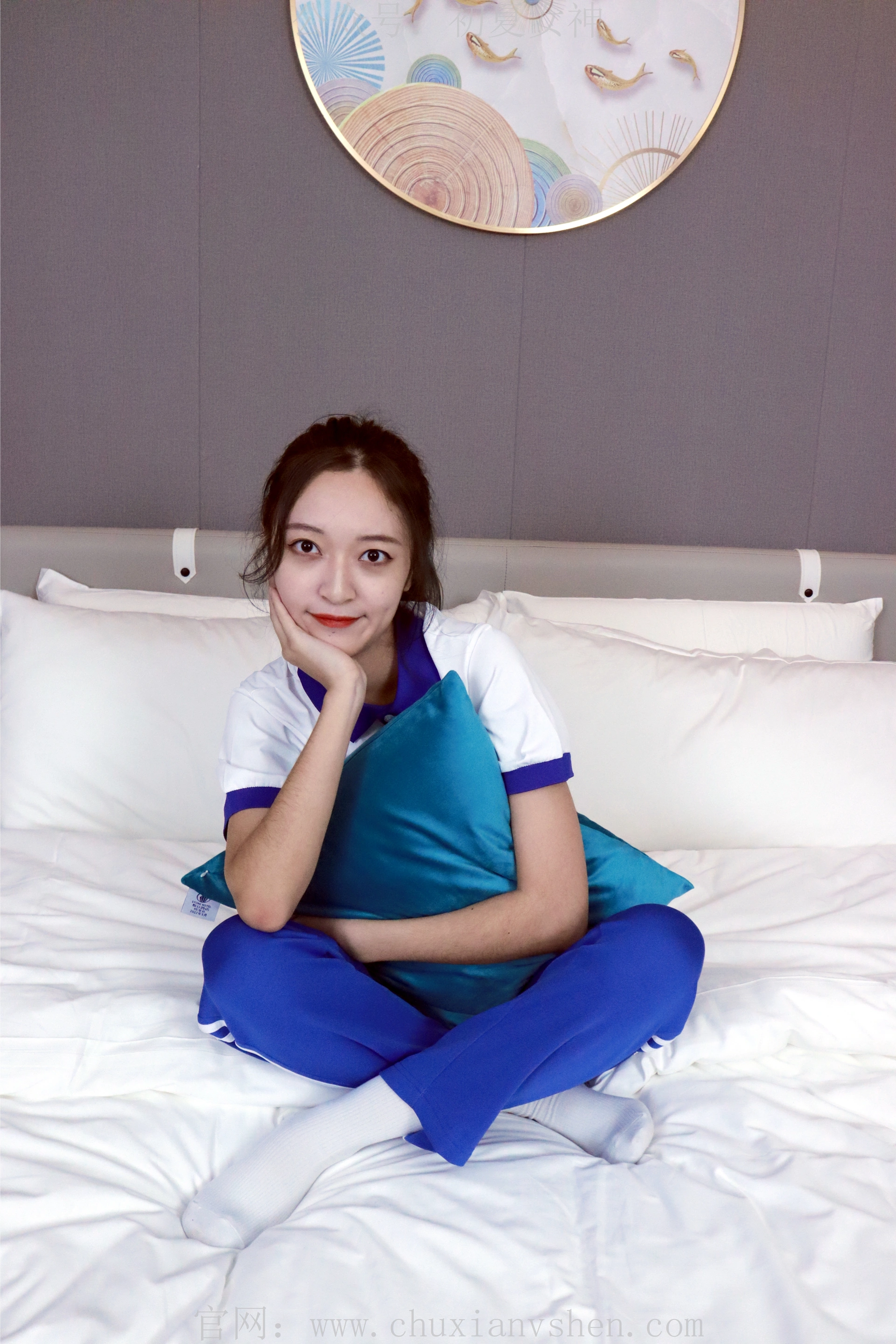 初夏女神 NO.001 依依~校服搭配37码运动鞋拍摄[126P-1V-5.45G]