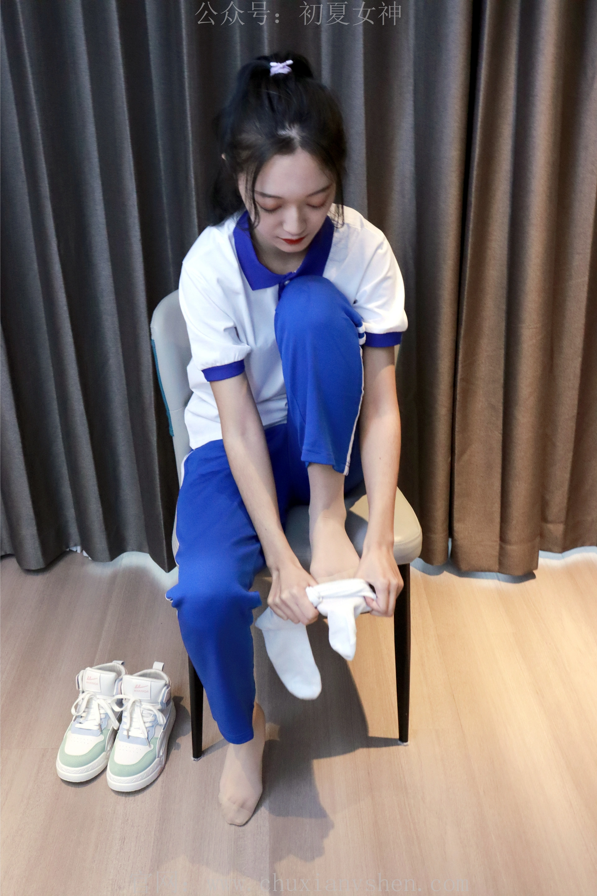 初夏女神 NO.001 依依~校服搭配37码运动鞋拍摄[126P-1V-5.45G]