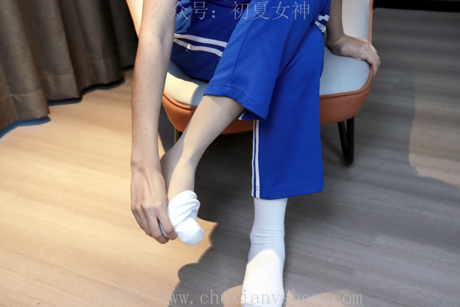 初夏女神 NO.001 依依~校服搭配37码运动鞋拍摄[126P-1V-5.45G]