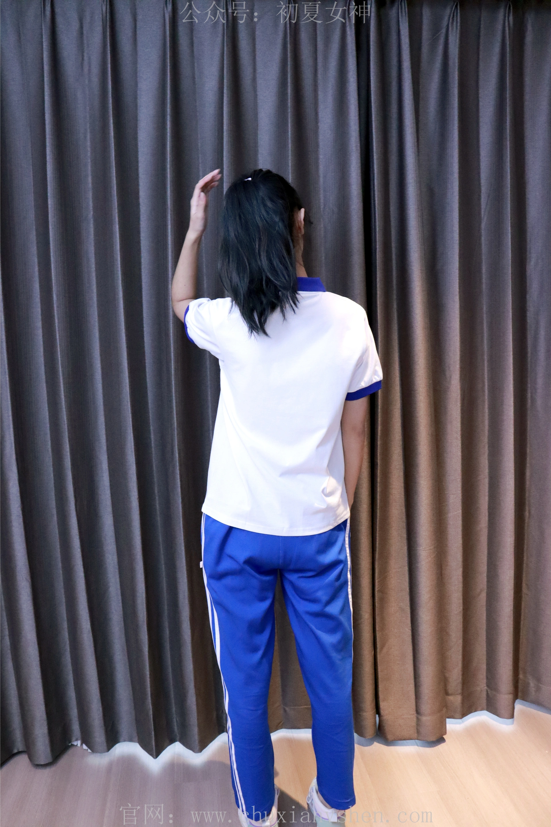 初夏女神 NO.001 依依~校服搭配37码运动鞋拍摄[126P-1V-5.45G]