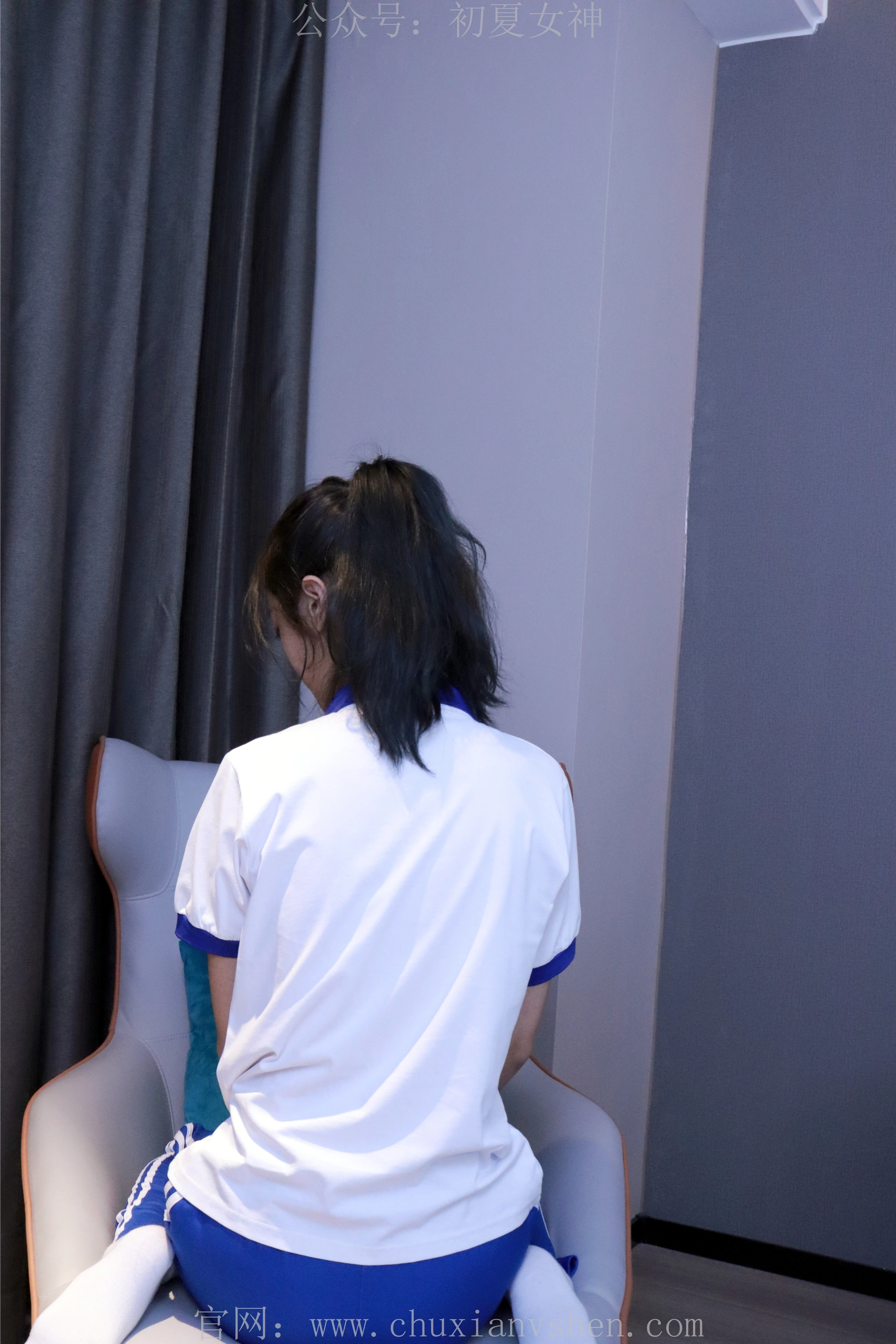 初夏女神 NO.001 依依~校服搭配37码运动鞋拍摄[126P-1V-5.45G]