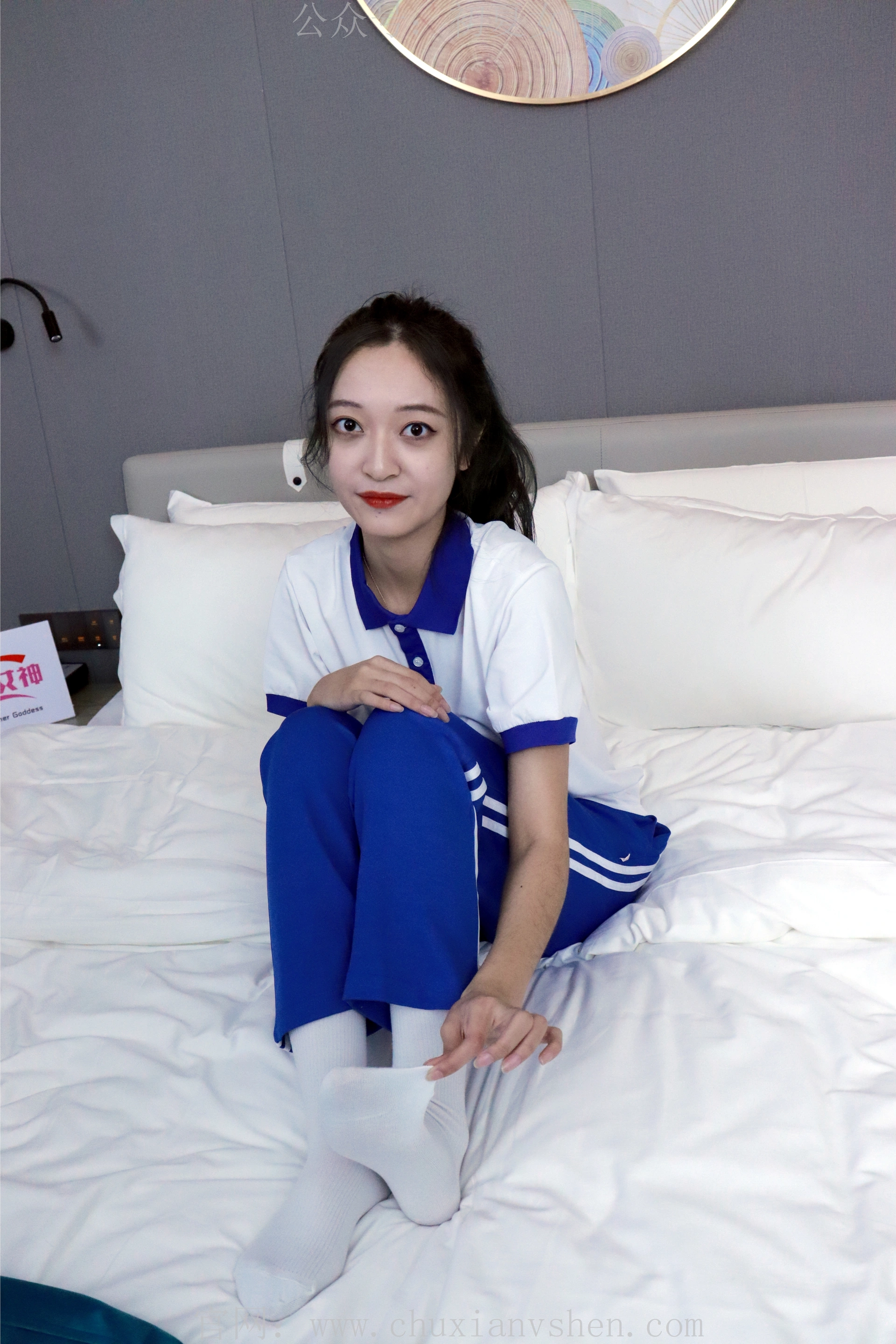 初夏女神 NO.001 依依~校服搭配37码运动鞋拍摄[126P-1V-5.45G]