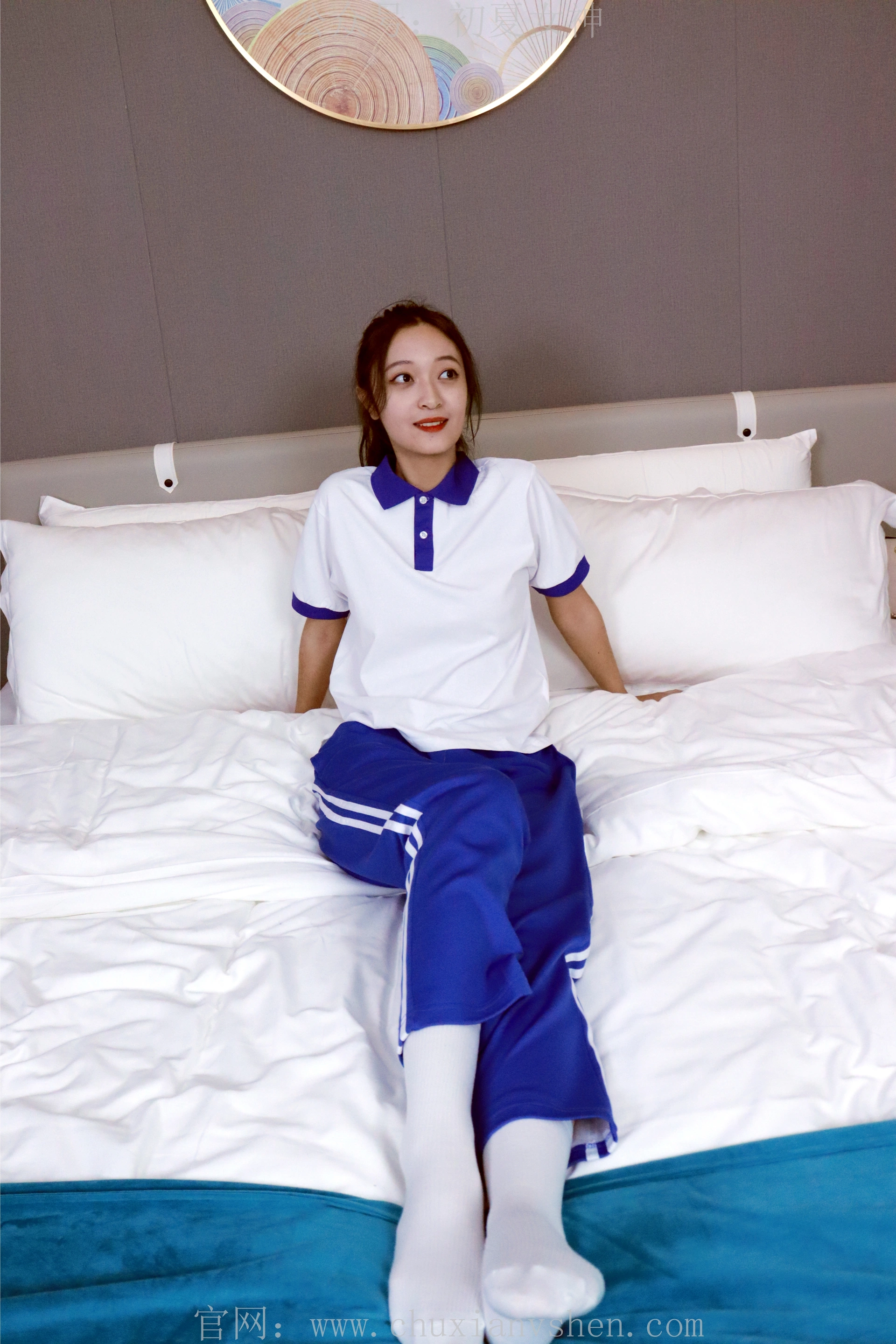 初夏女神 NO.001 依依~校服搭配37码运动鞋拍摄[126P-1V-5.45G]