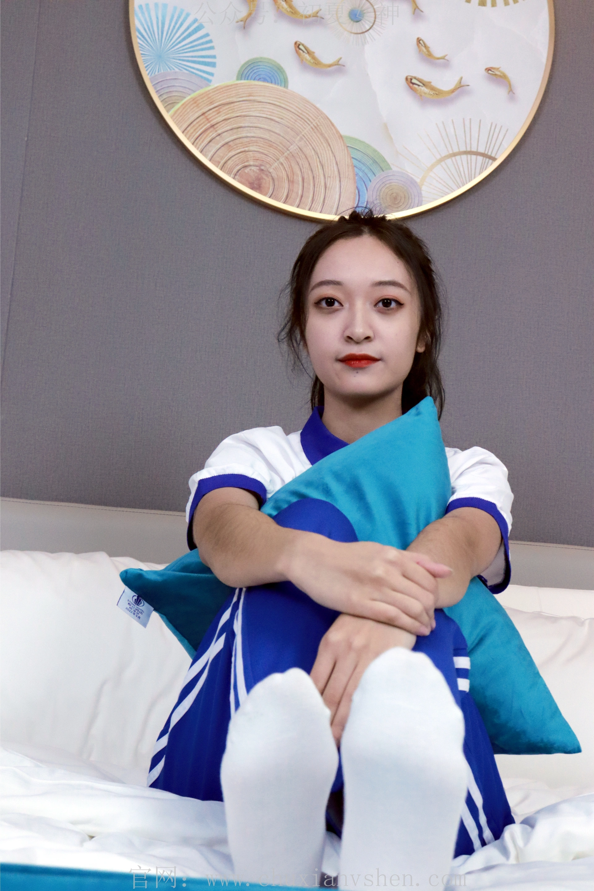 初夏女神 NO.001 依依~校服搭配37码运动鞋拍摄[126P-1V-5.45G]