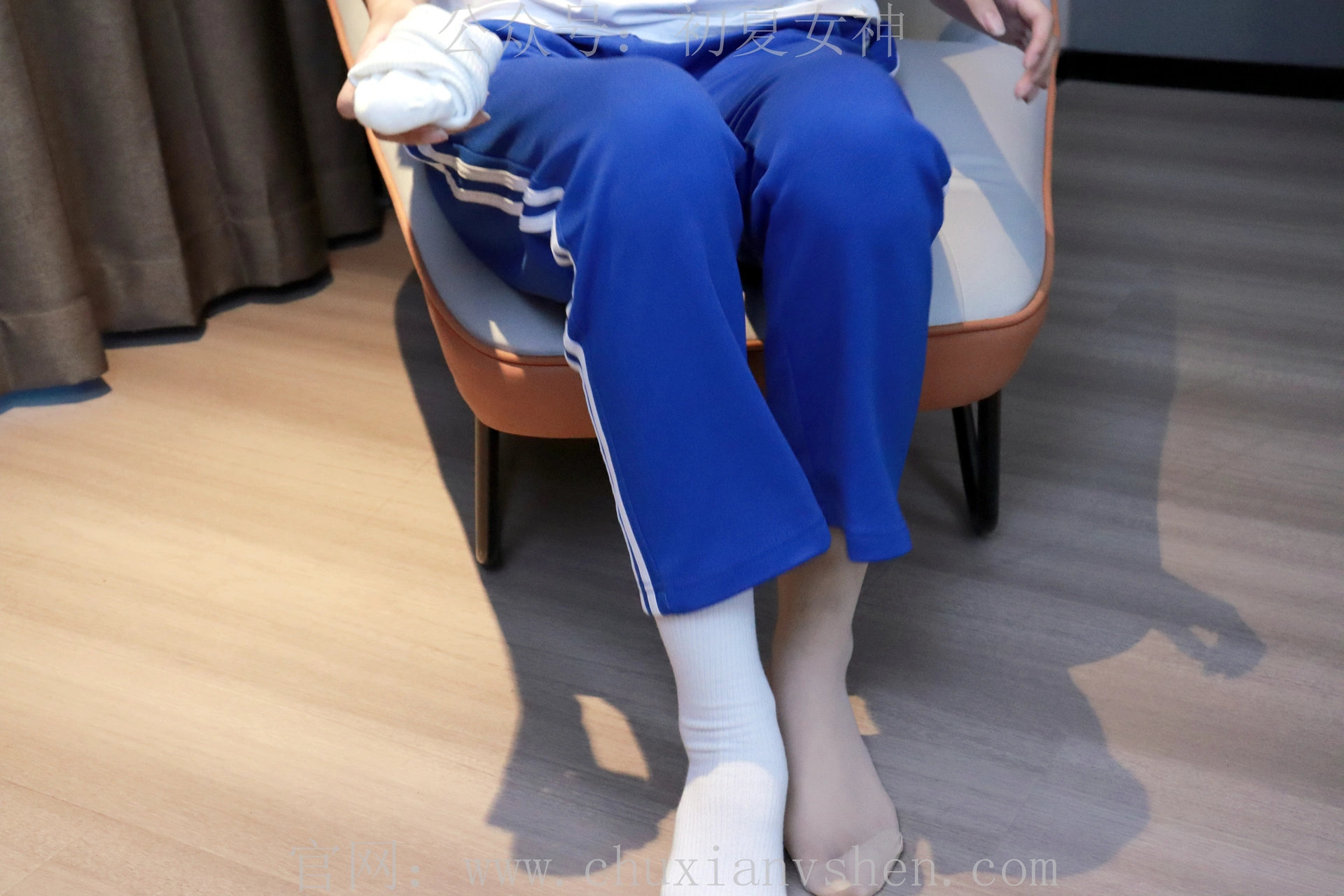 初夏女神 NO.001 依依~校服搭配37码运动鞋拍摄[126P-1V-5.45G]
