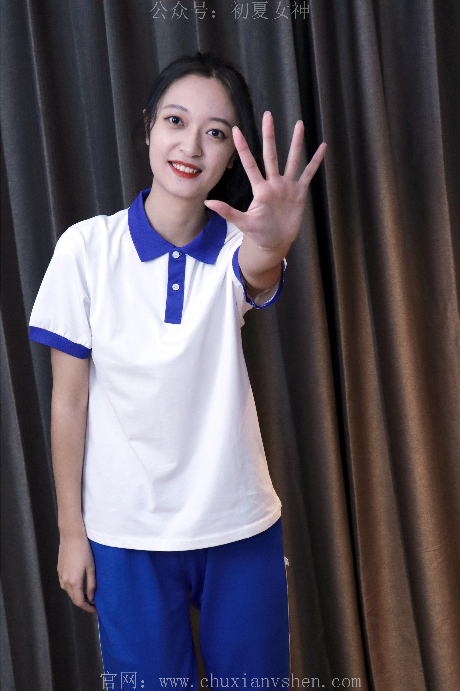 初夏女神 NO.001 依依~校服搭配37码运动鞋拍摄[126P-1V-5.45G]