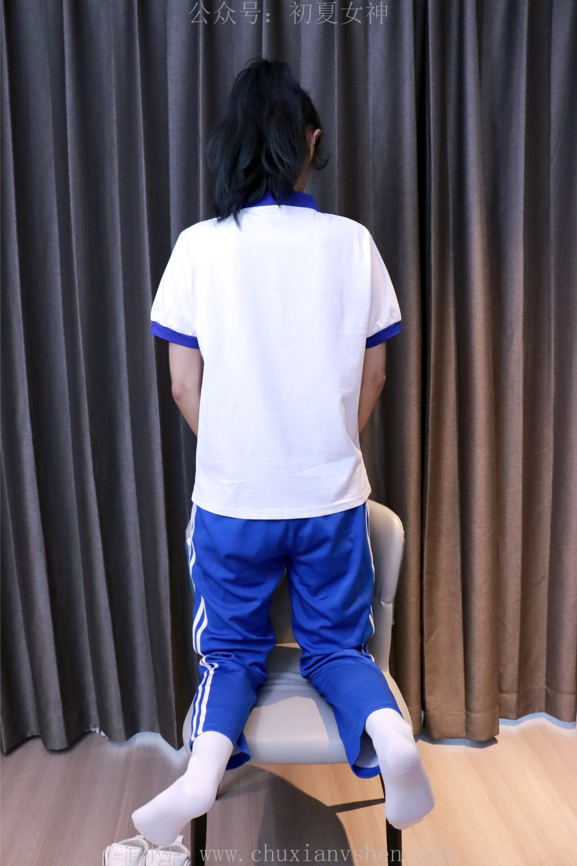 初夏女神 NO.001 依依~校服搭配37码运动鞋拍摄[126P-1V-5.45G]