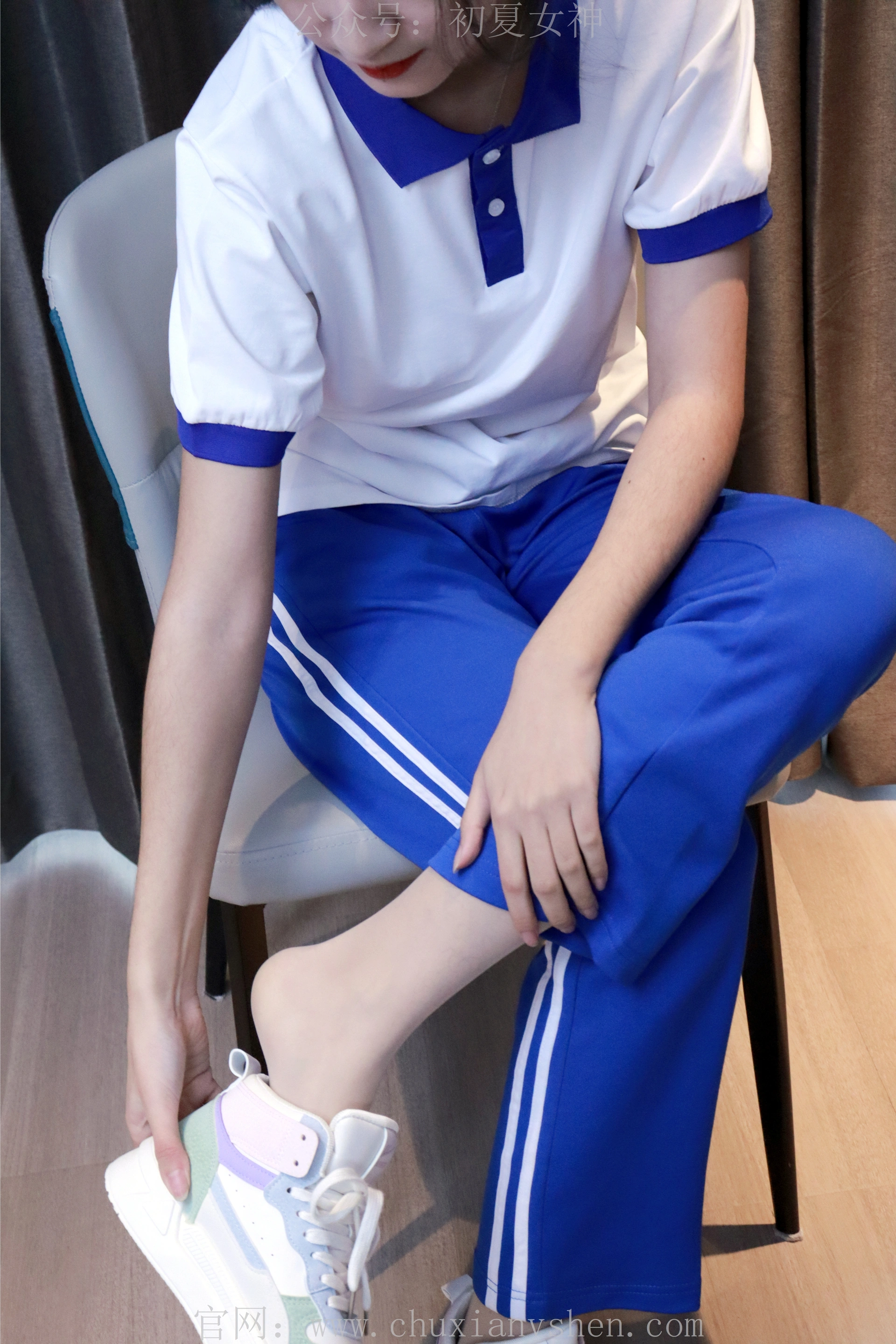初夏女神 NO.001 依依~校服搭配37码运动鞋拍摄[126P-1V-5.45G]