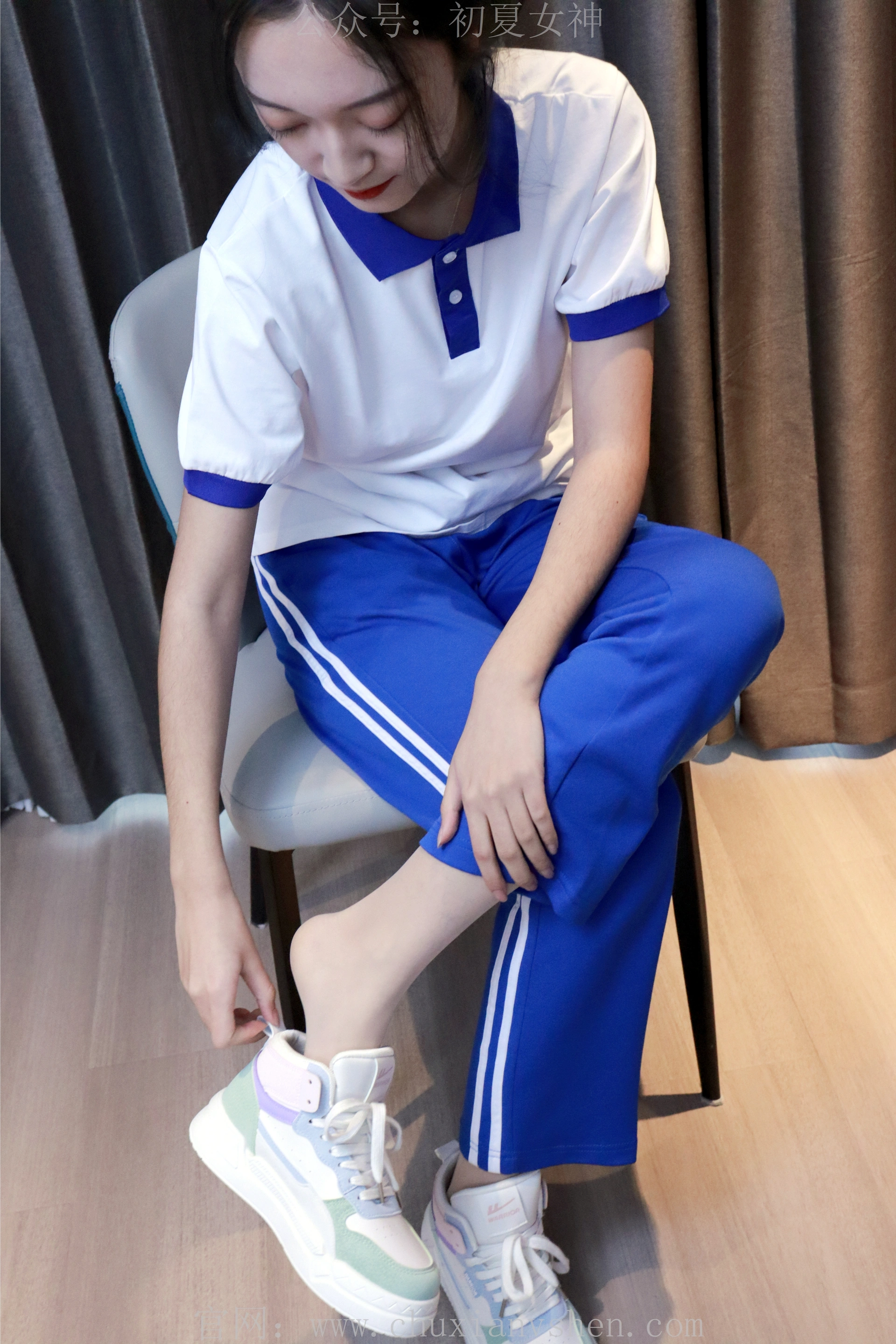 初夏女神 NO.001 依依~校服搭配37码运动鞋拍摄[126P-1V-5.45G]
