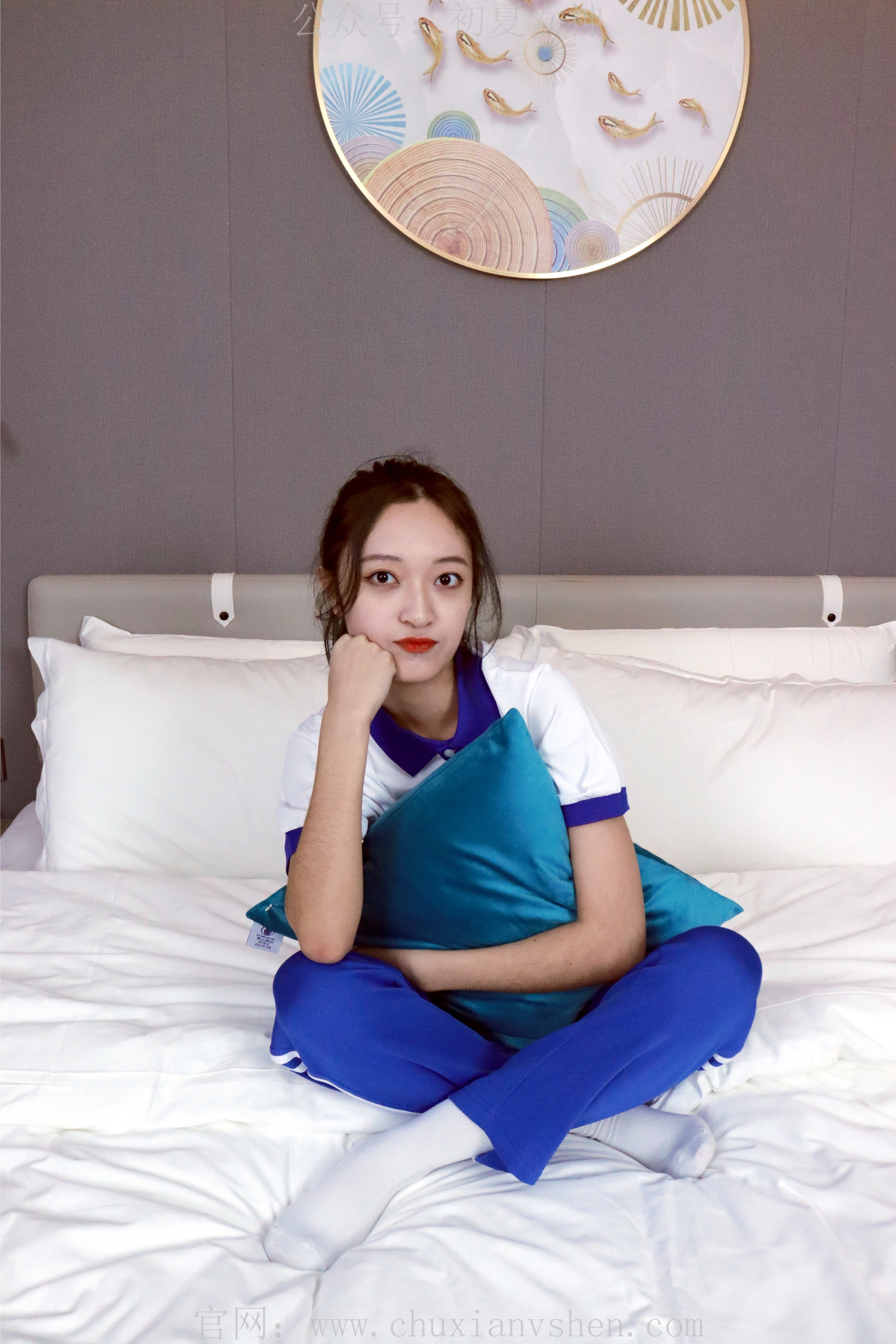 初夏女神 NO.001 依依~校服搭配37码运动鞋拍摄[126P-1V-5.45G]