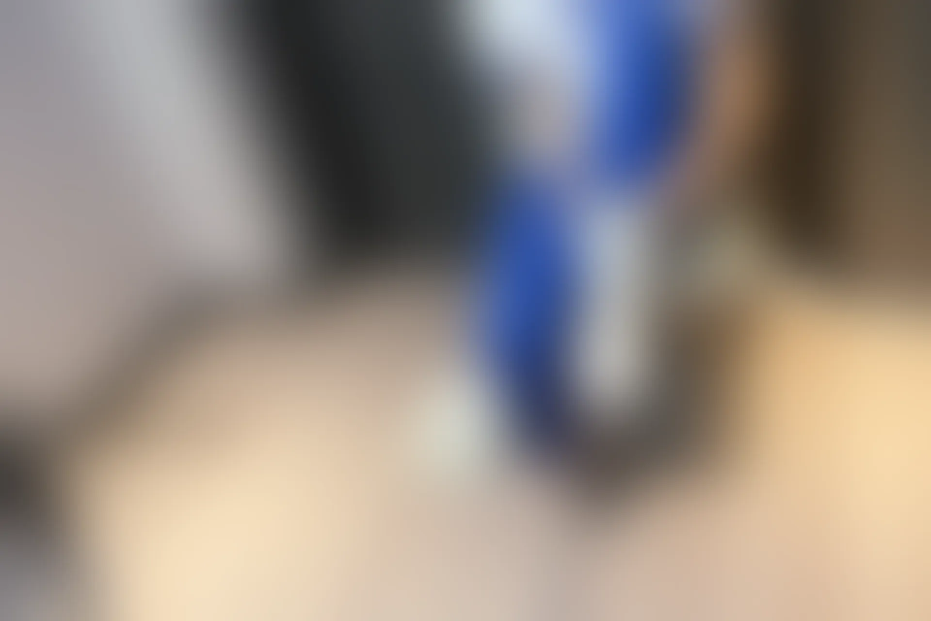 初夏女神 NO.001 依依~校服搭配37码运动鞋拍摄[126P-1V-5.45G]