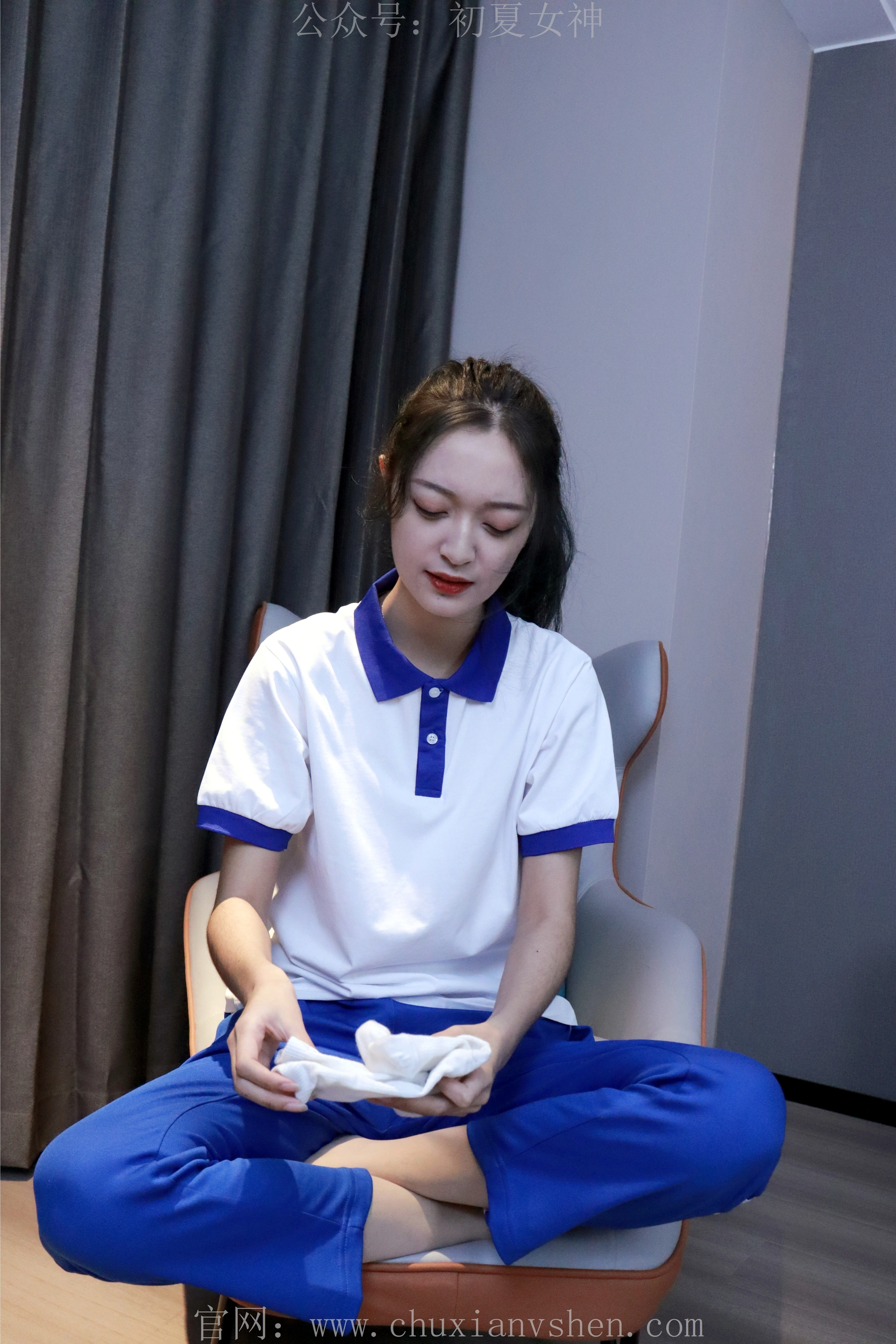 初夏女神 NO.001 依依~校服搭配37码运动鞋拍摄[126P-1V-5.45G]