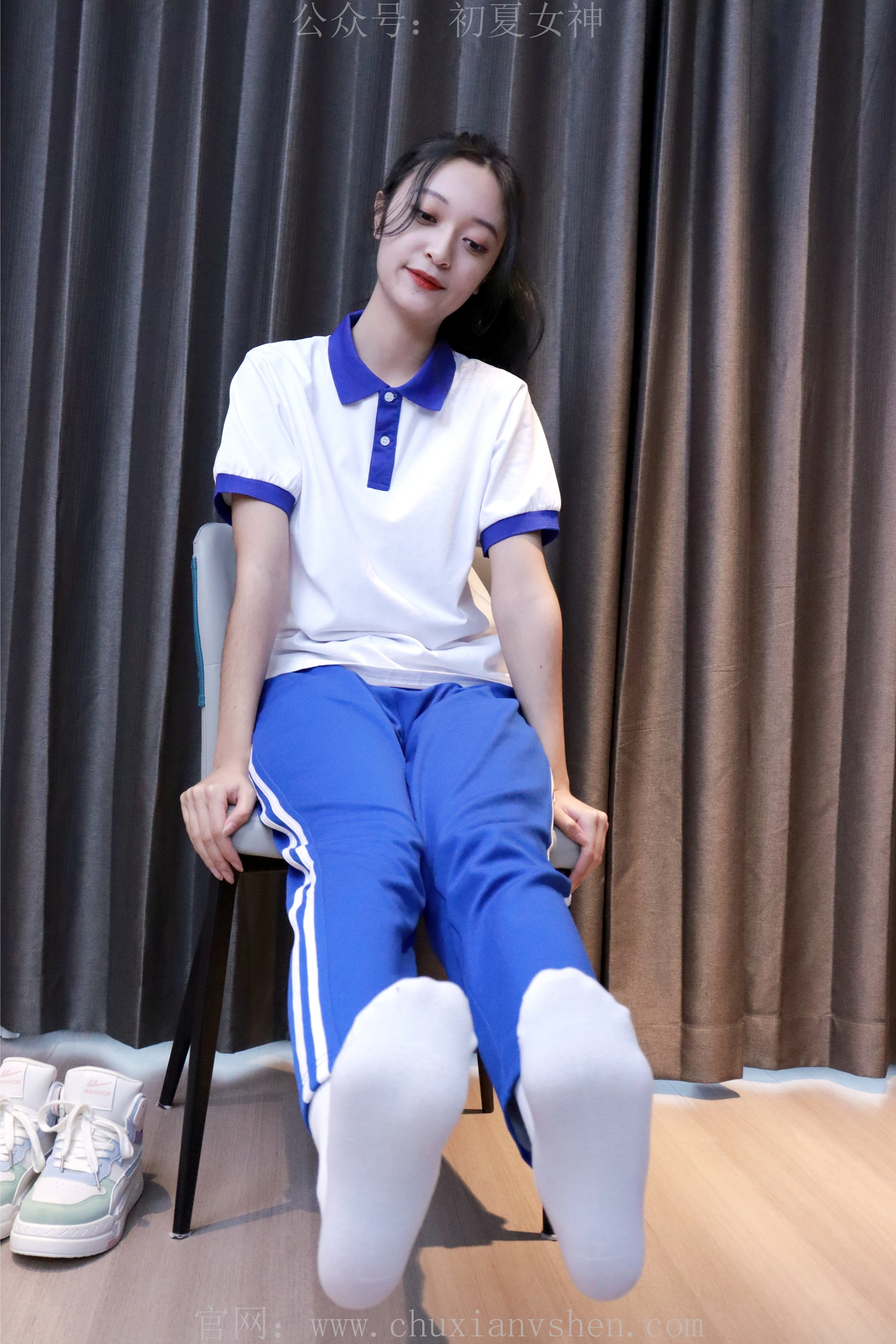 初夏女神 NO.001 依依~校服搭配37码运动鞋拍摄[126P-1V-5.45G]