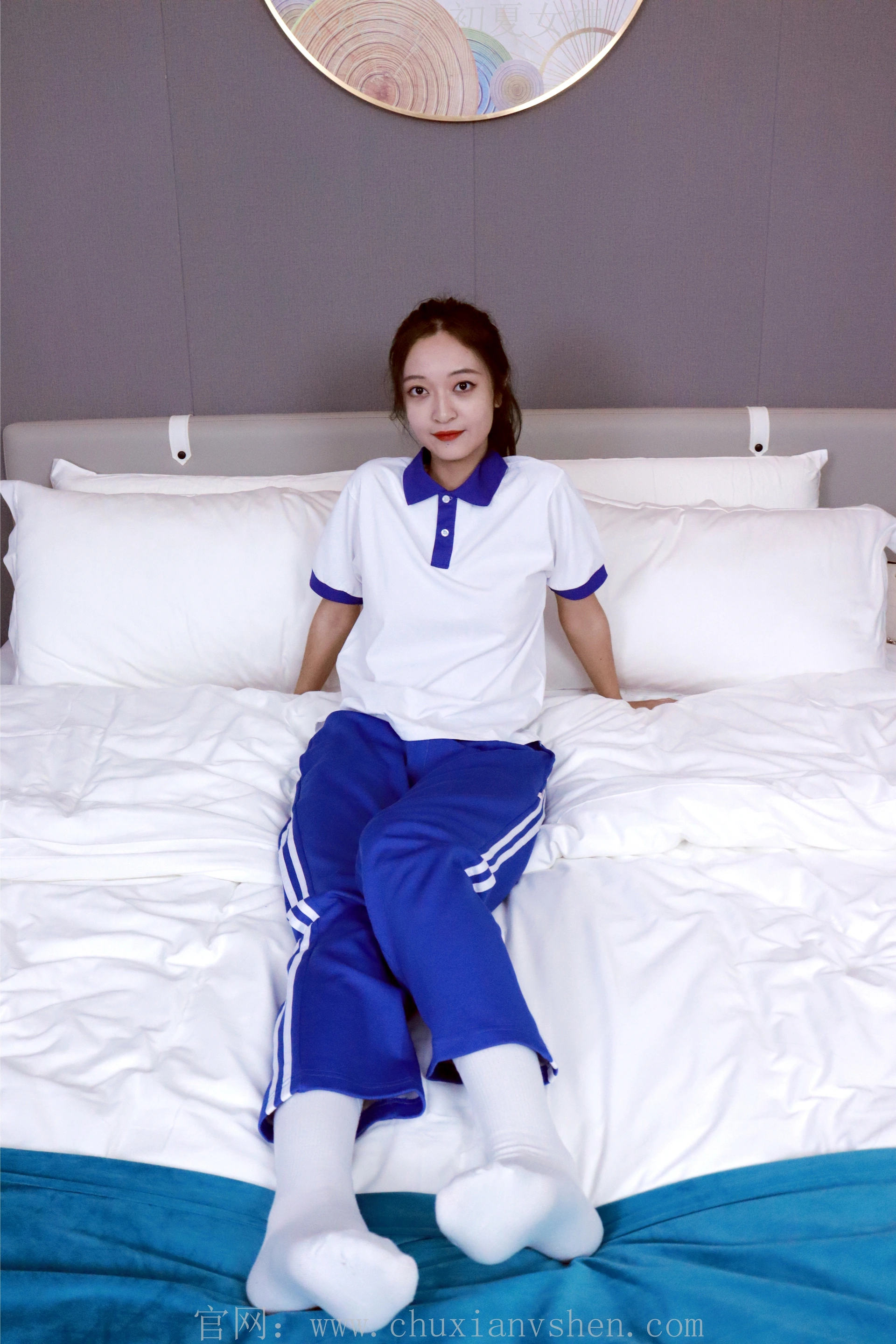 初夏女神 NO.001 依依~校服搭配37码运动鞋拍摄[126P-1V-5.45G]