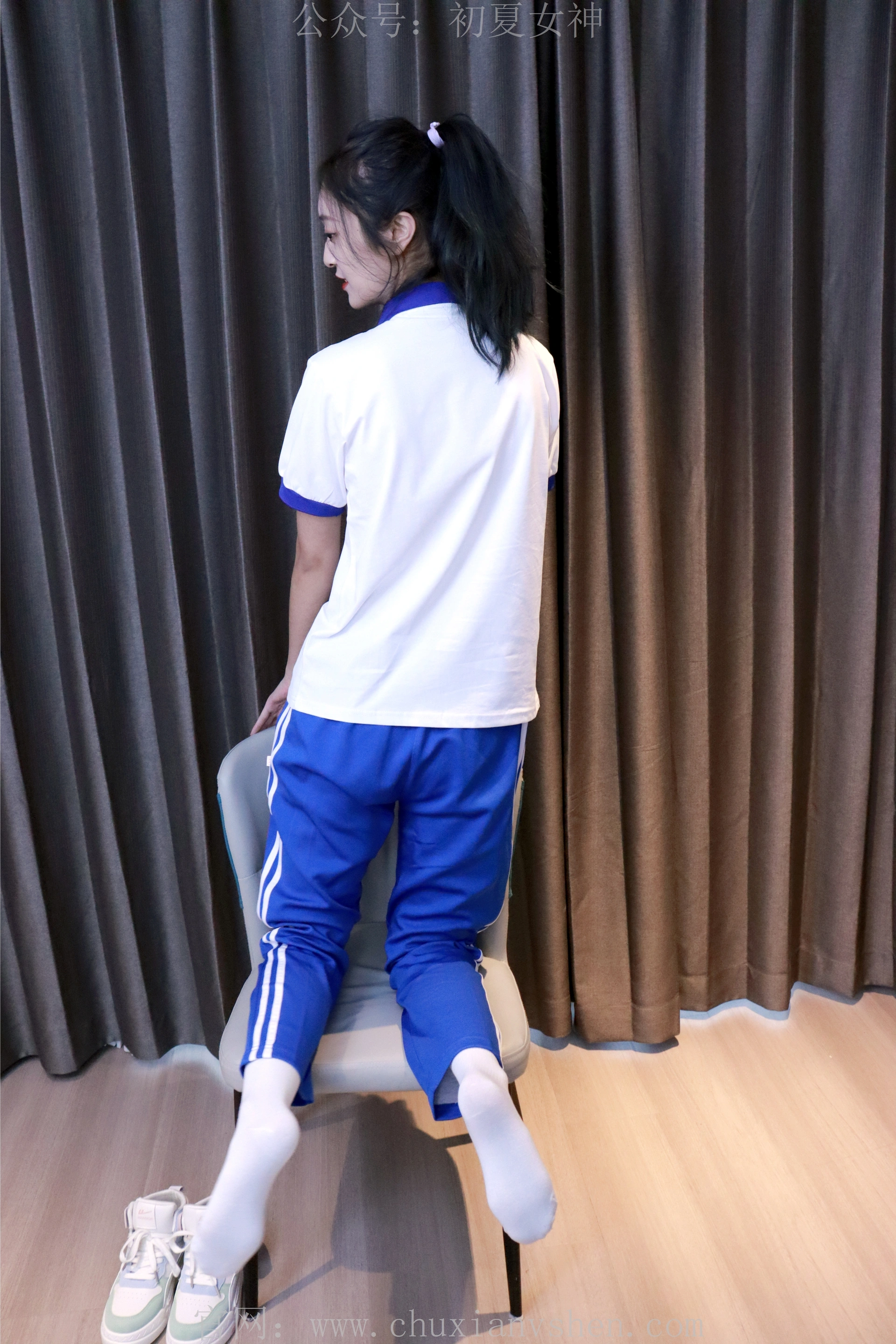 初夏女神 NO.001 依依~校服搭配37码运动鞋拍摄[126P-1V-5.45G]