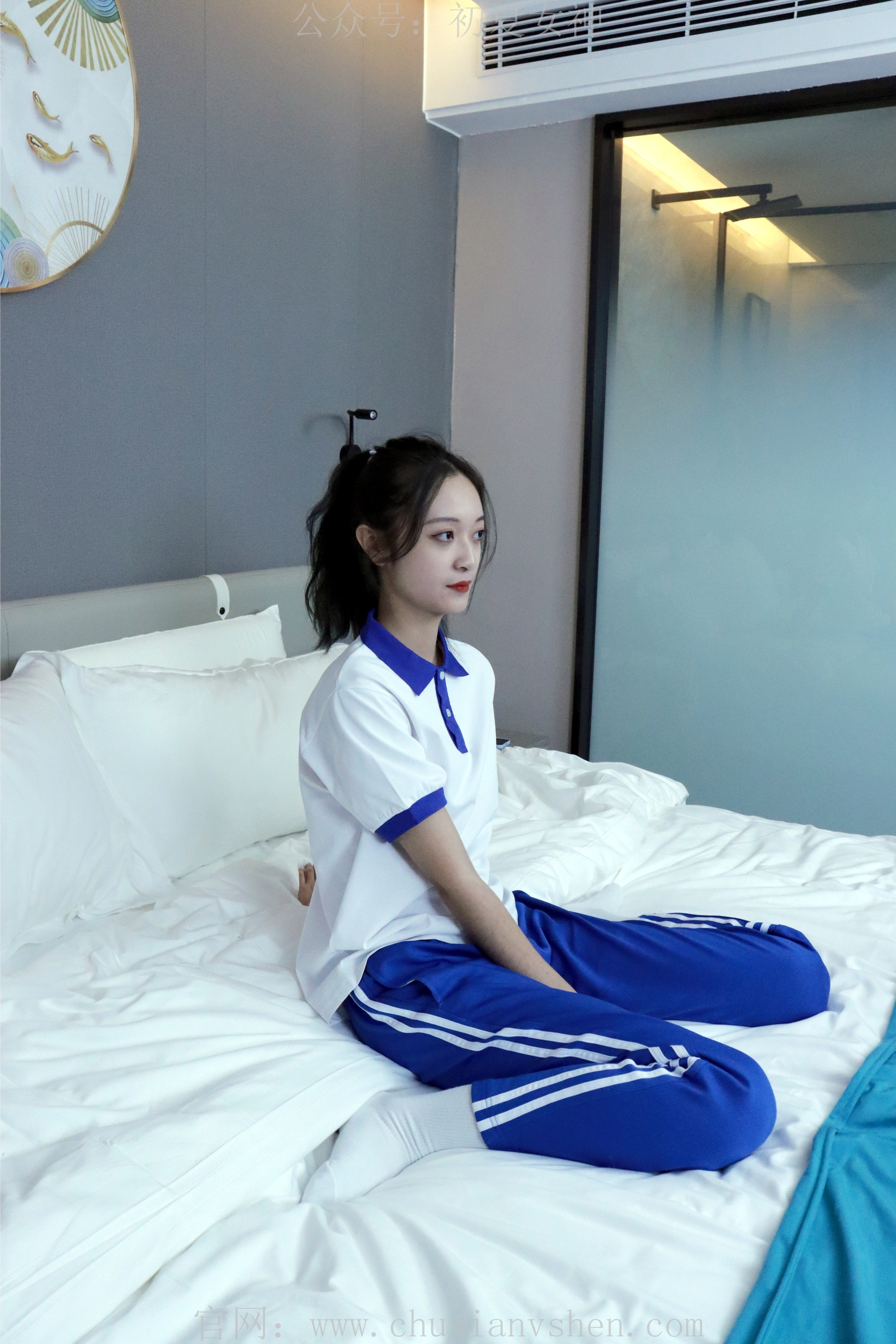 初夏女神 NO.001 依依~校服搭配37码运动鞋拍摄[126P-1V-5.45G]