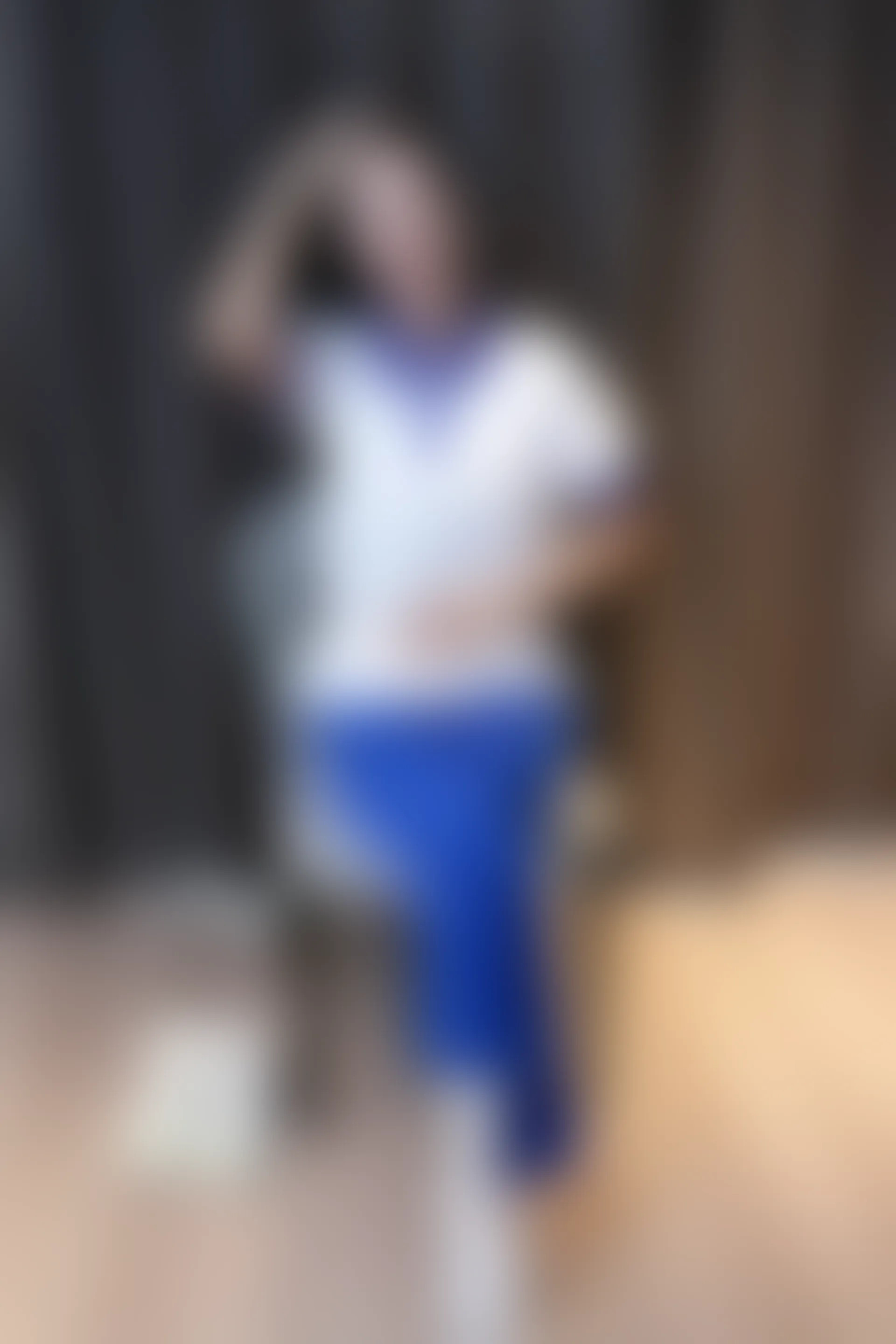 初夏女神 NO.001 依依~校服搭配37码运动鞋拍摄[126P-1V-5.45G]