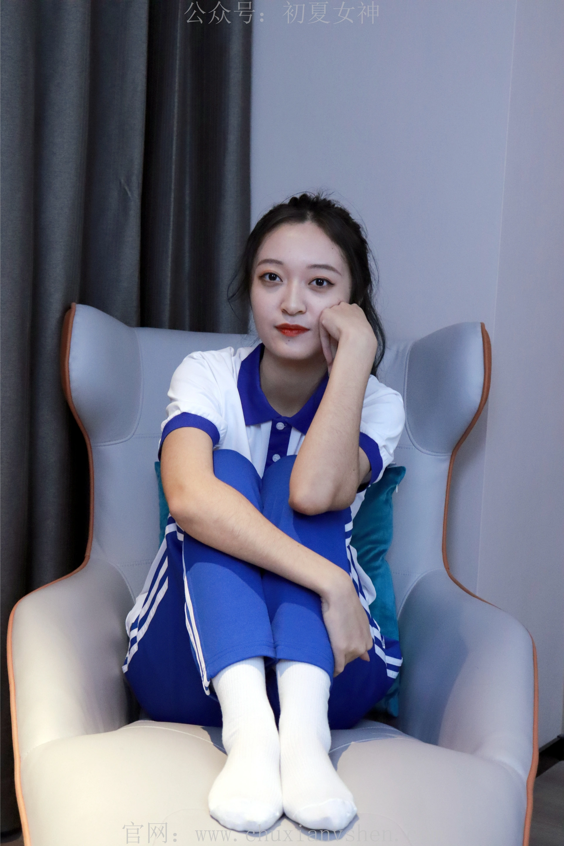 初夏女神 NO.001 依依~校服搭配37码运动鞋拍摄[126P-1V-5.45G]