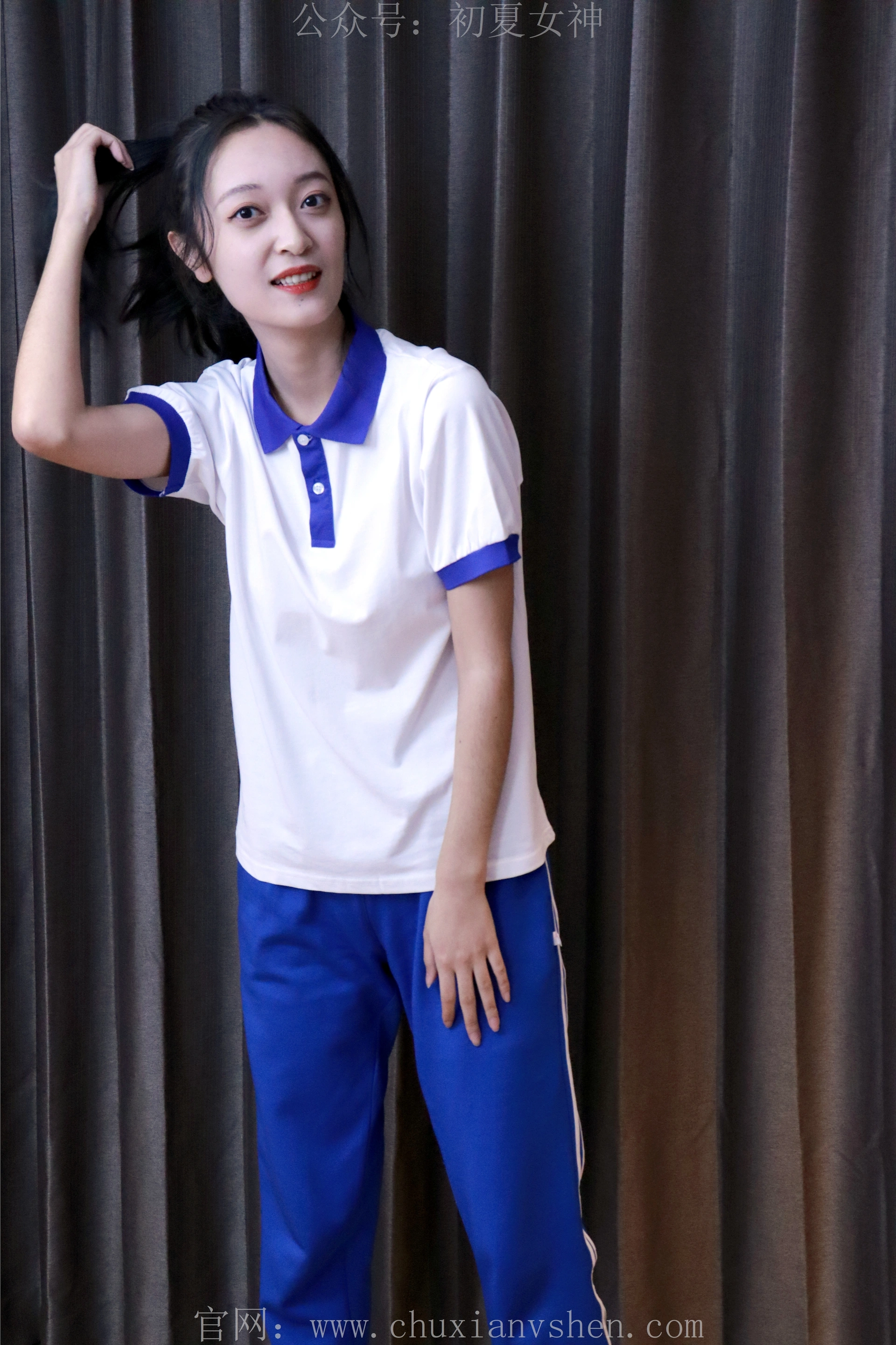 初夏女神 NO.001 依依~校服搭配37码运动鞋拍摄[126P-1V-5.45G]
