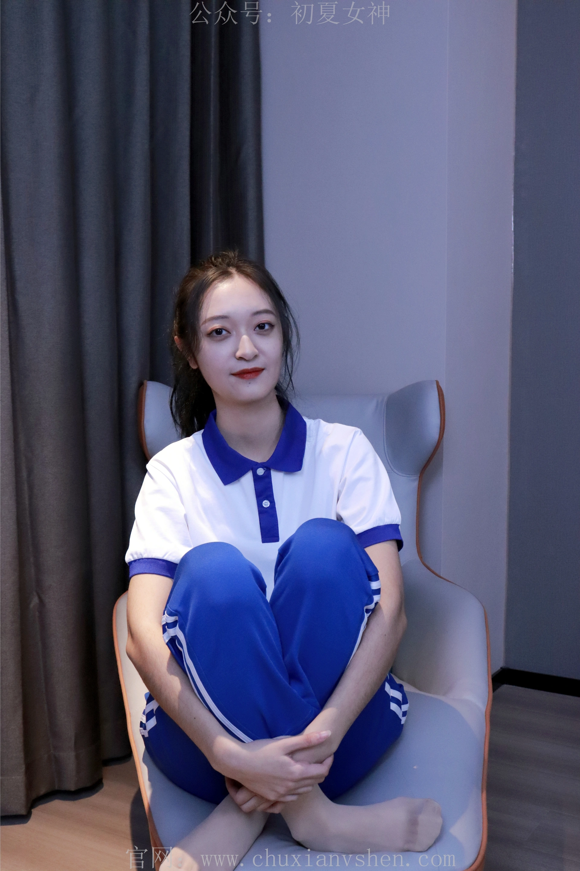 初夏女神 NO.001 依依~校服搭配37码运动鞋拍摄[126P-1V-5.45G]