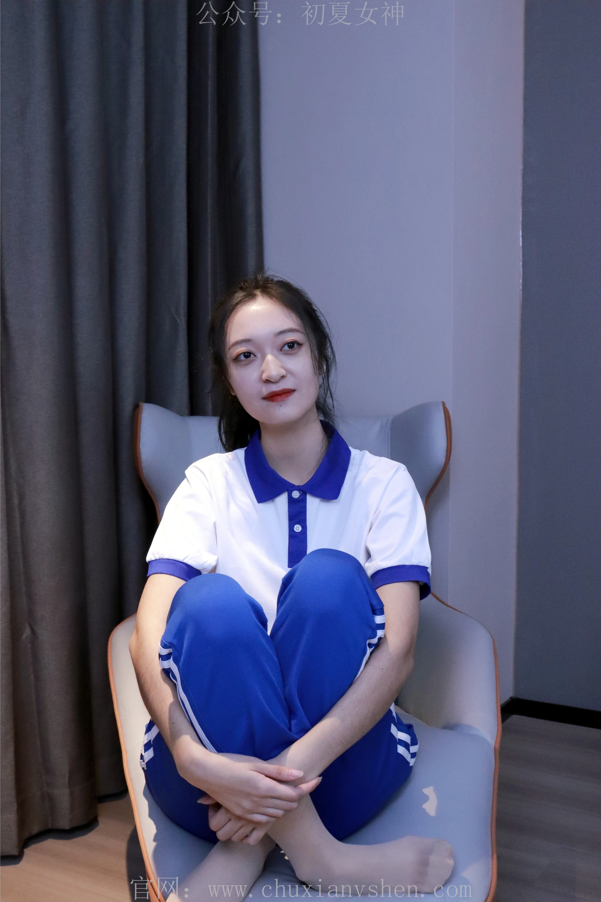 初夏女神 NO.001 依依~校服搭配37码运动鞋拍摄[126P-1V-5.45G]