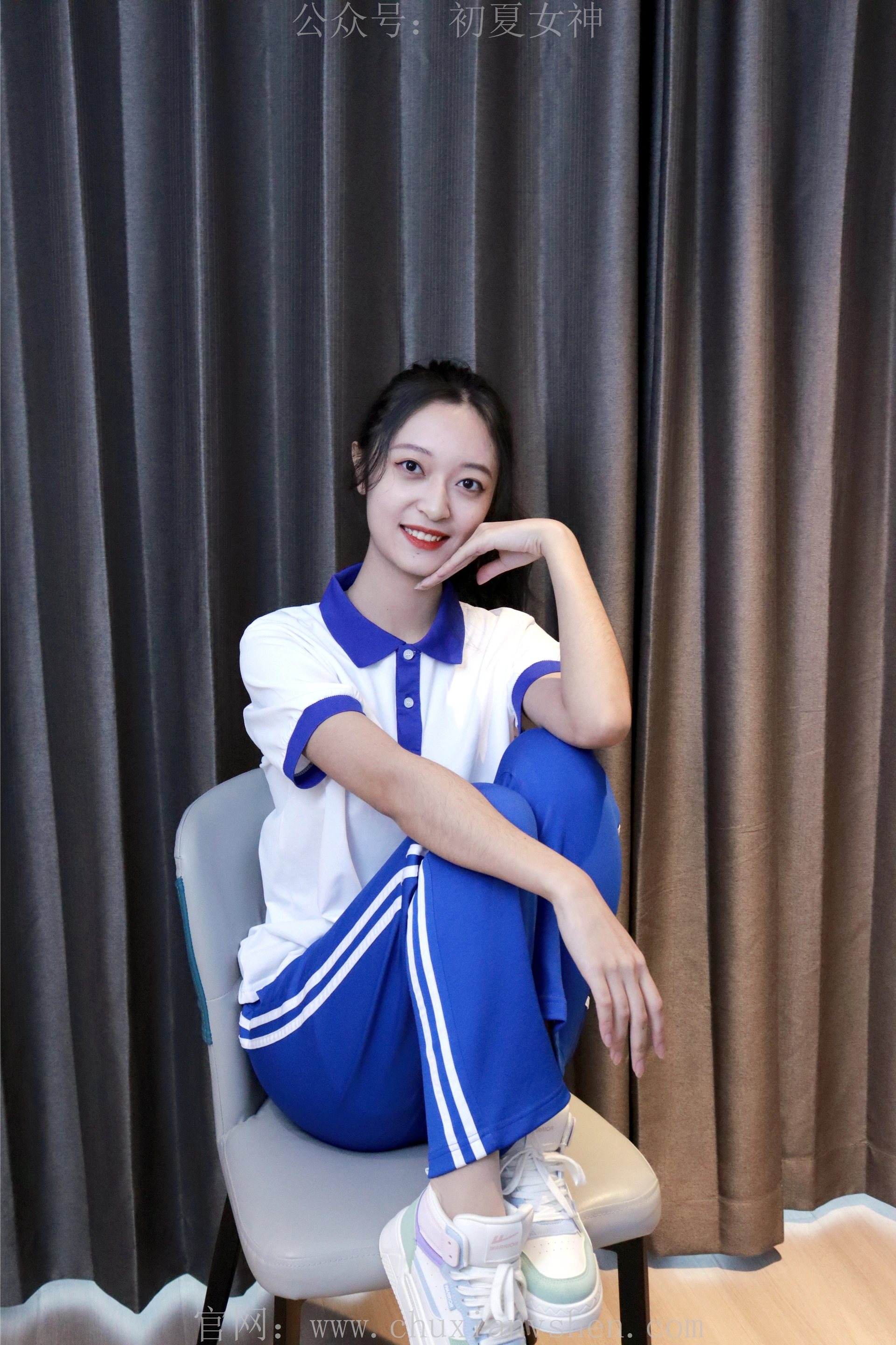 初夏女神 NO.001 依依~校服搭配37码运动鞋拍摄[126P-1V-5.45G]