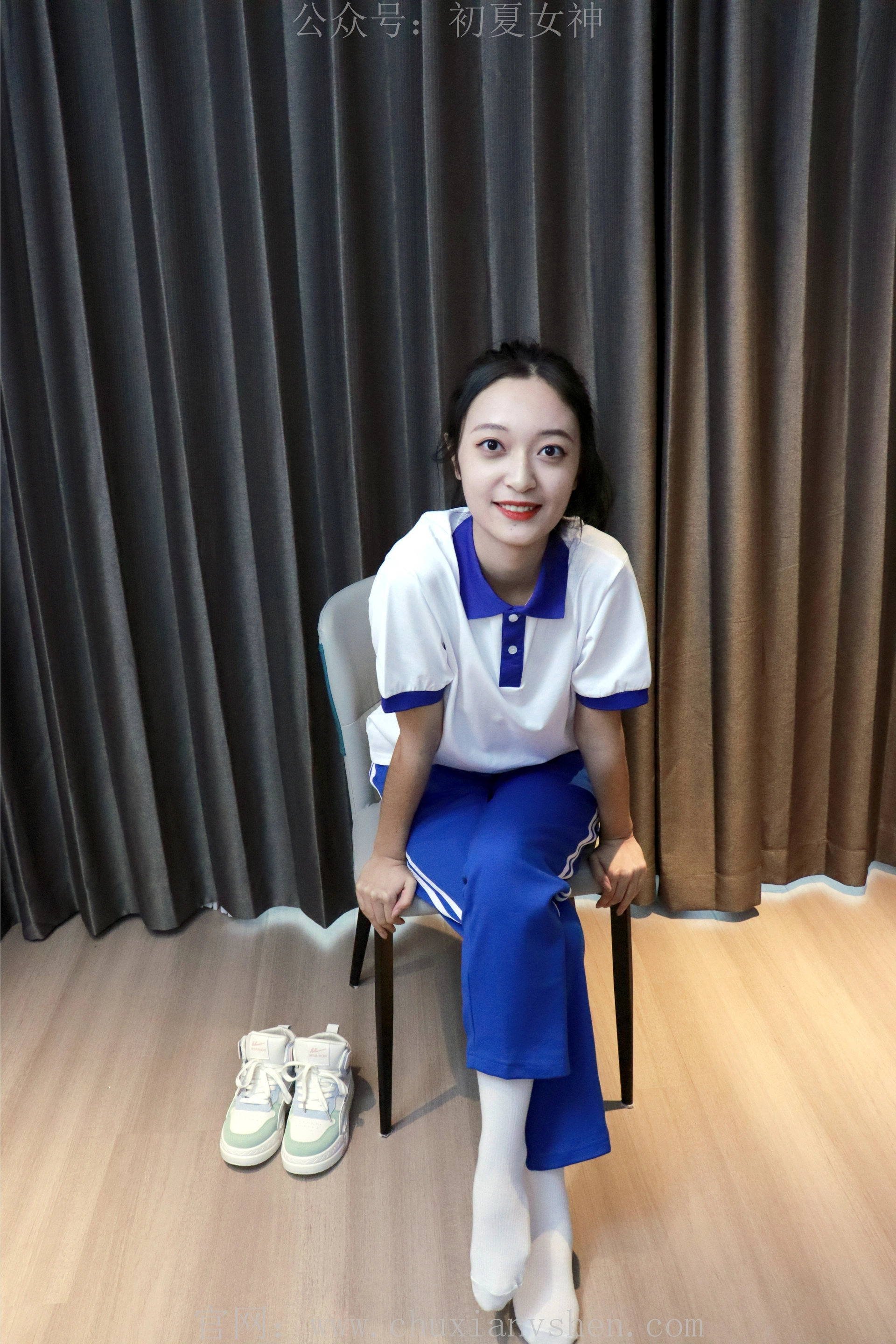 初夏女神 NO.001 依依~校服搭配37码运动鞋拍摄[126P-1V-5.45G]