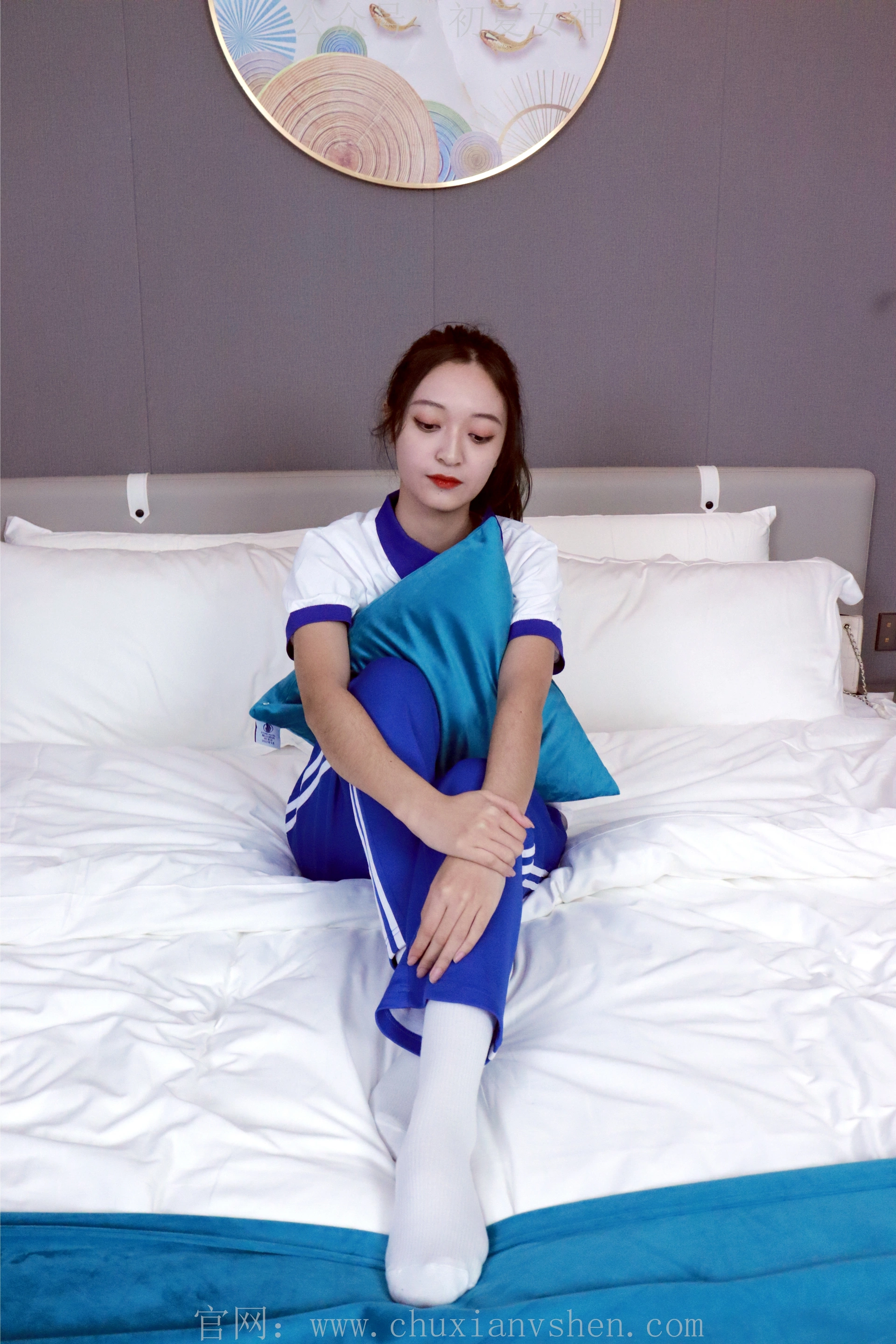 初夏女神 NO.001 依依~校服搭配37码运动鞋拍摄[126P-1V-5.45G]