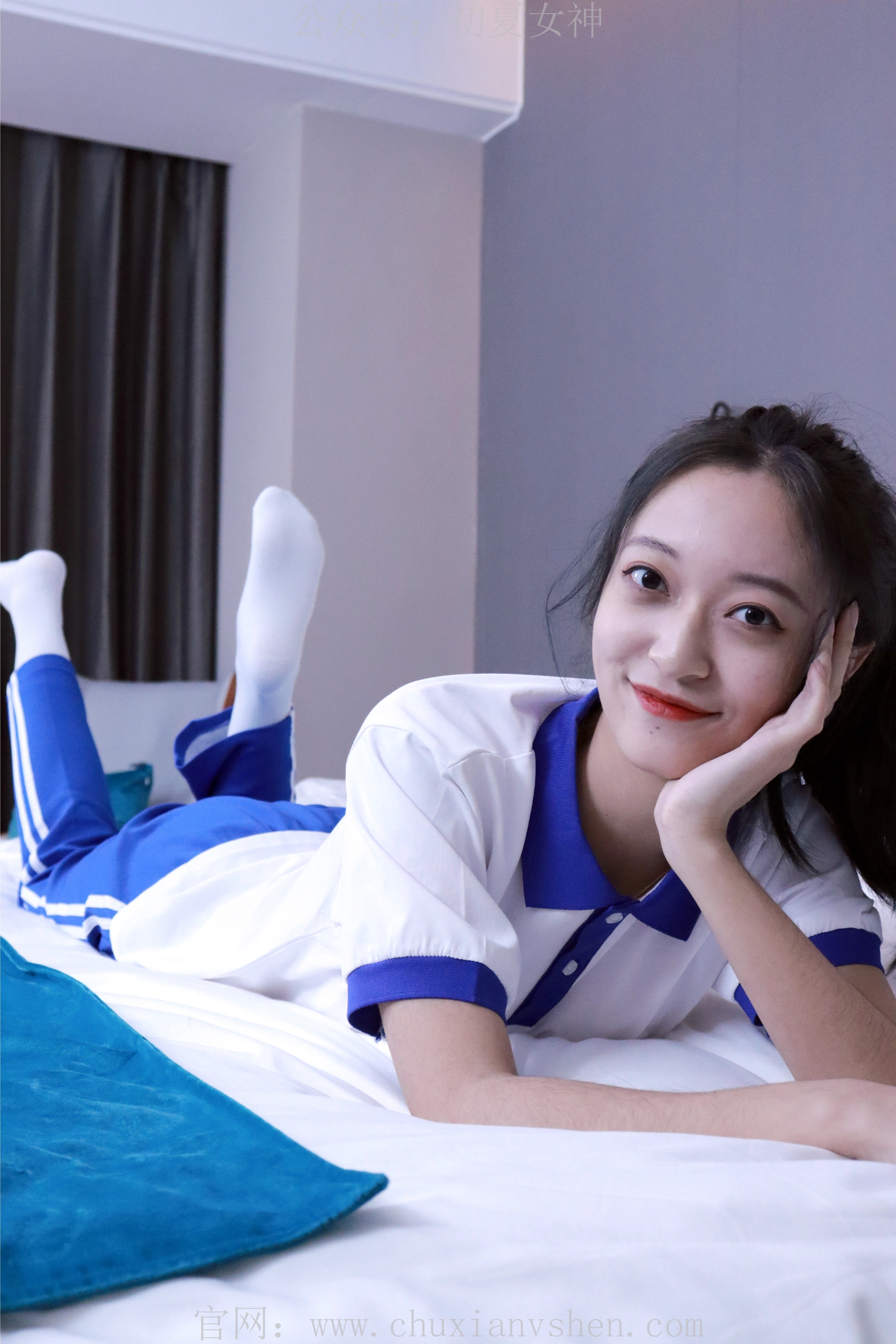 初夏女神 NO.001 依依~校服搭配37码运动鞋拍摄[126P-1V-5.45G]
