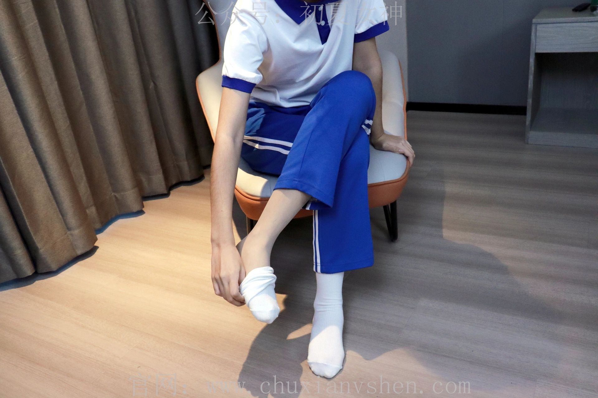 初夏女神 NO.001 依依~校服搭配37码运动鞋拍摄[126P-1V-5.45G]