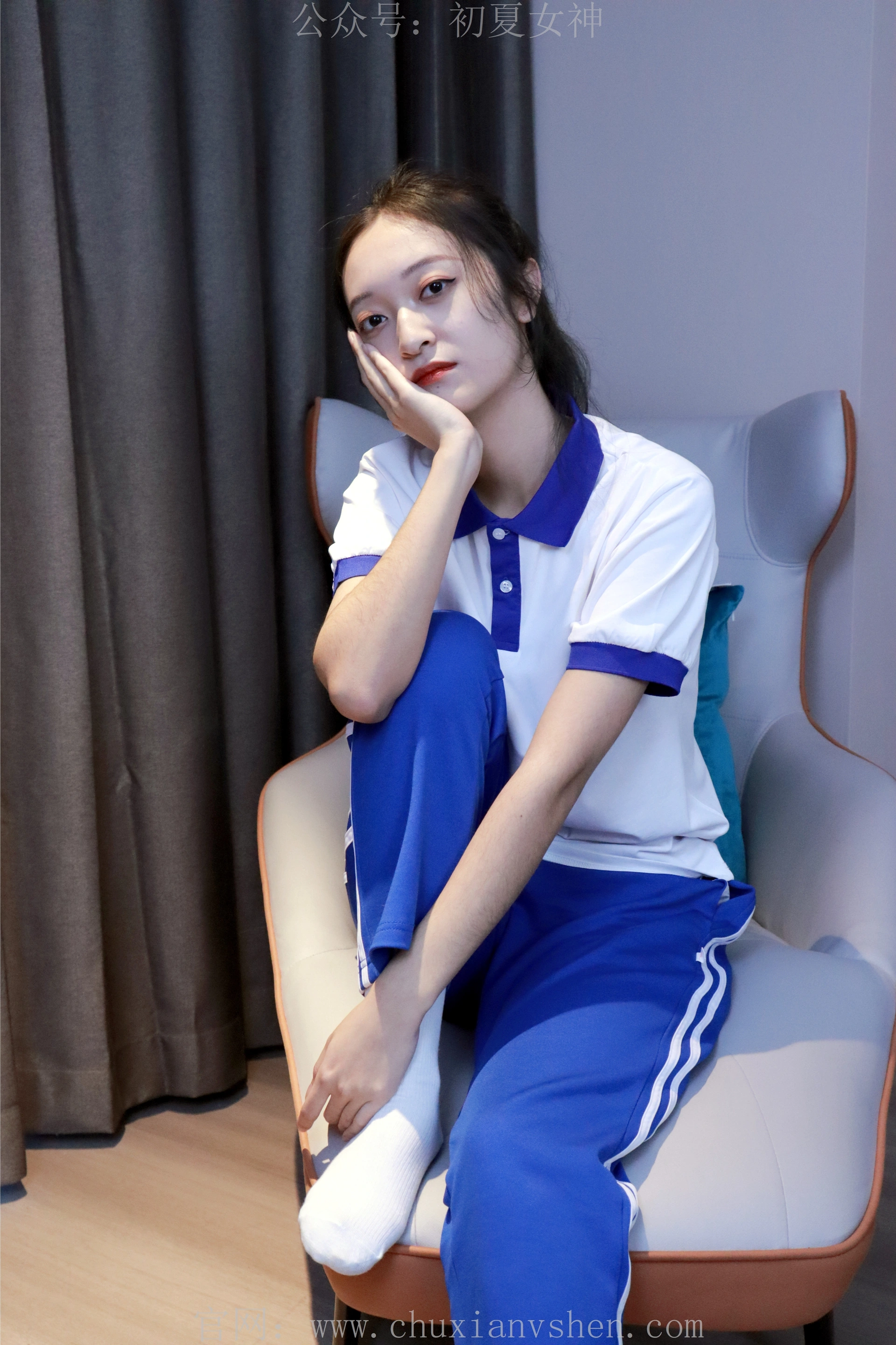初夏女神 NO.001 依依~校服搭配37码运动鞋拍摄[126P-1V-5.45G]