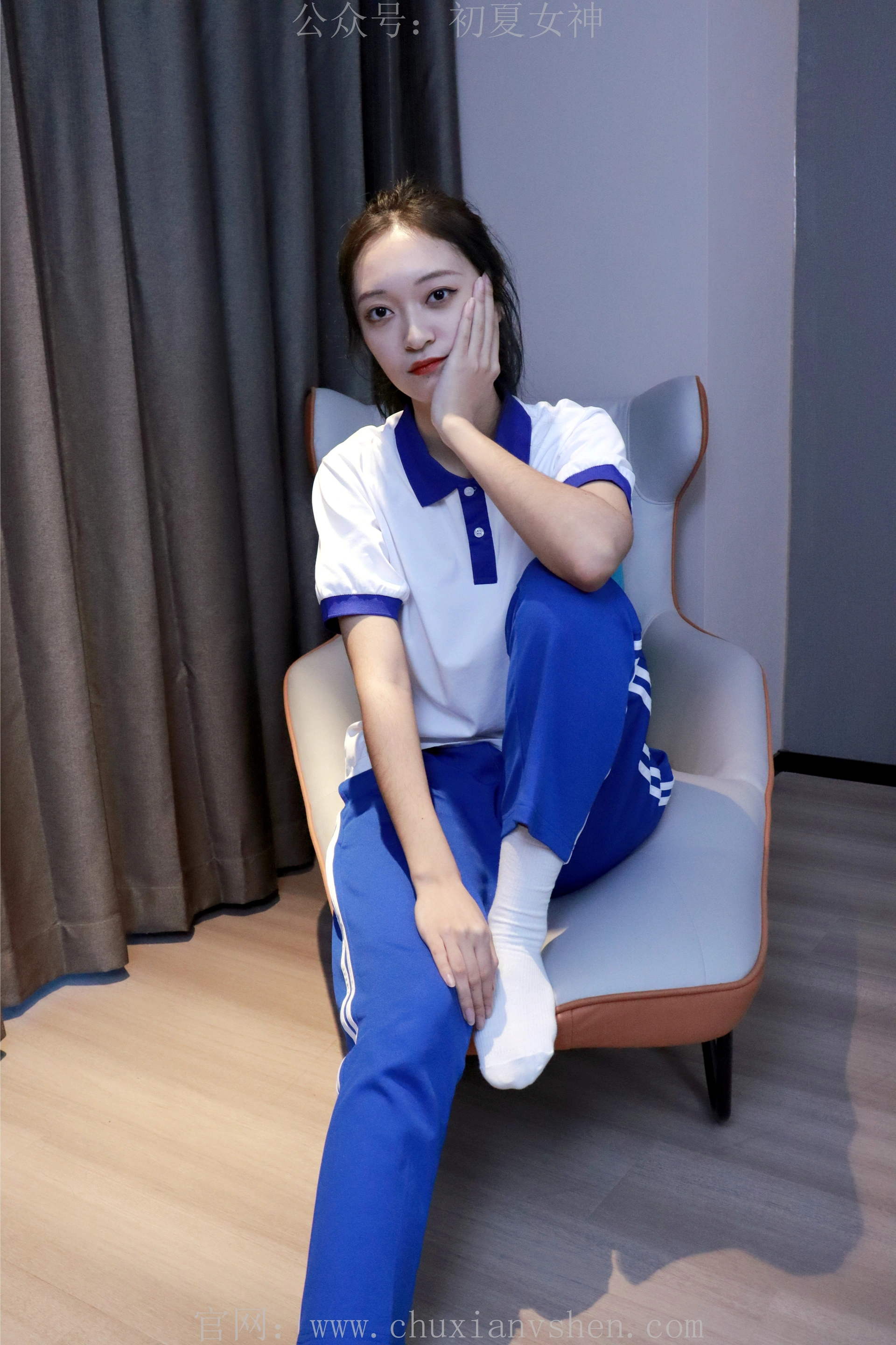 初夏女神 NO.001 依依~校服搭配37码运动鞋拍摄[126P-1V-5.45G]