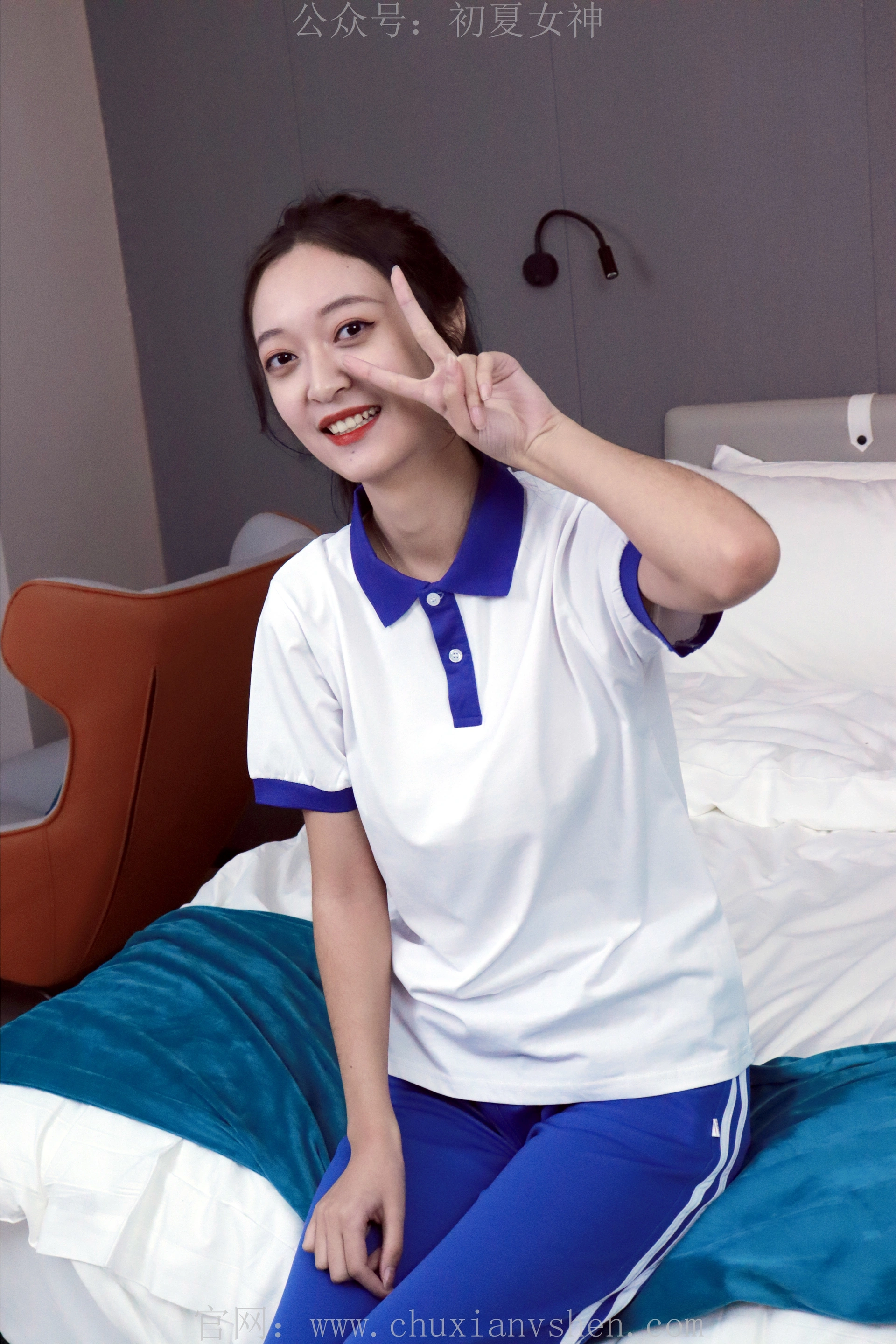 初夏女神 NO.001 依依~校服搭配37码运动鞋拍摄[126P-1V-5.45G]