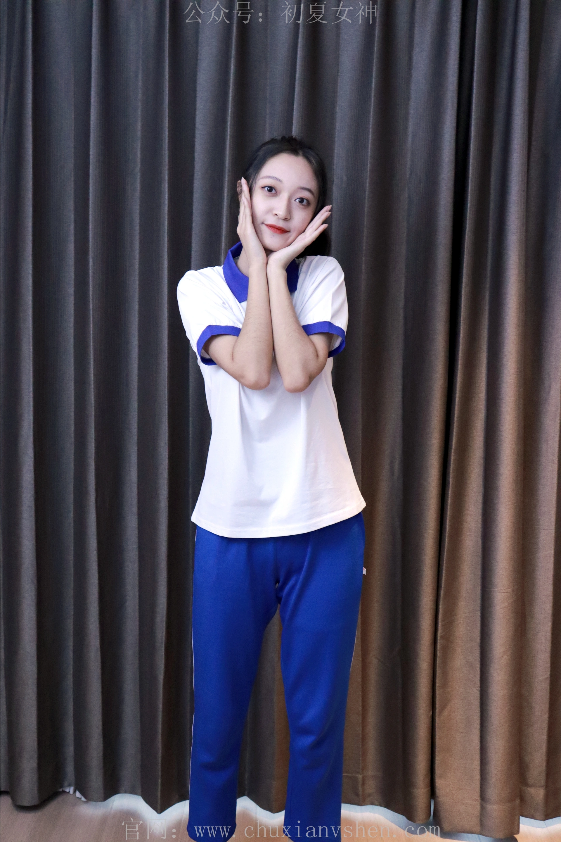 初夏女神 NO.001 依依~校服搭配37码运动鞋拍摄[126P-1V-5.45G]