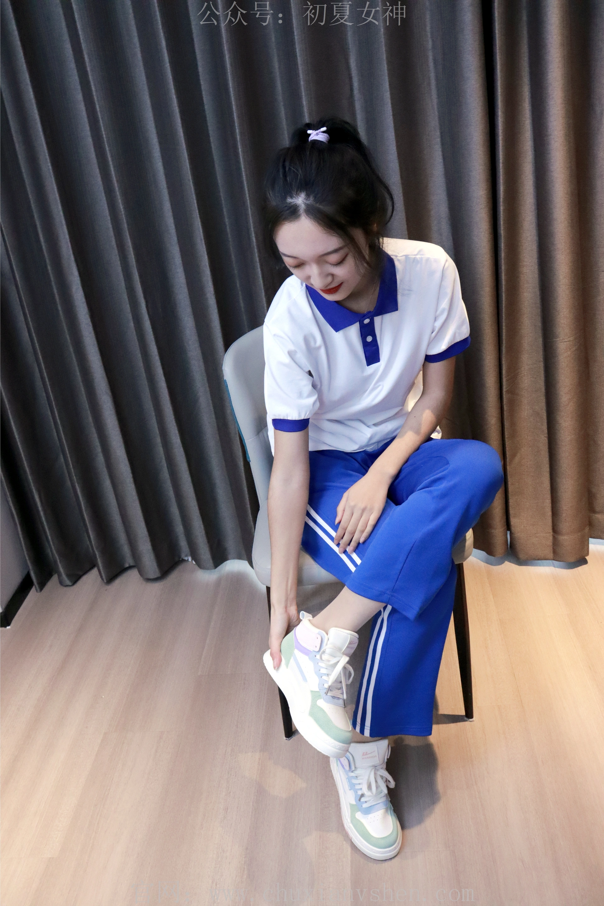 初夏女神 NO.001 依依~校服搭配37码运动鞋拍摄[126P-1V-5.45G]