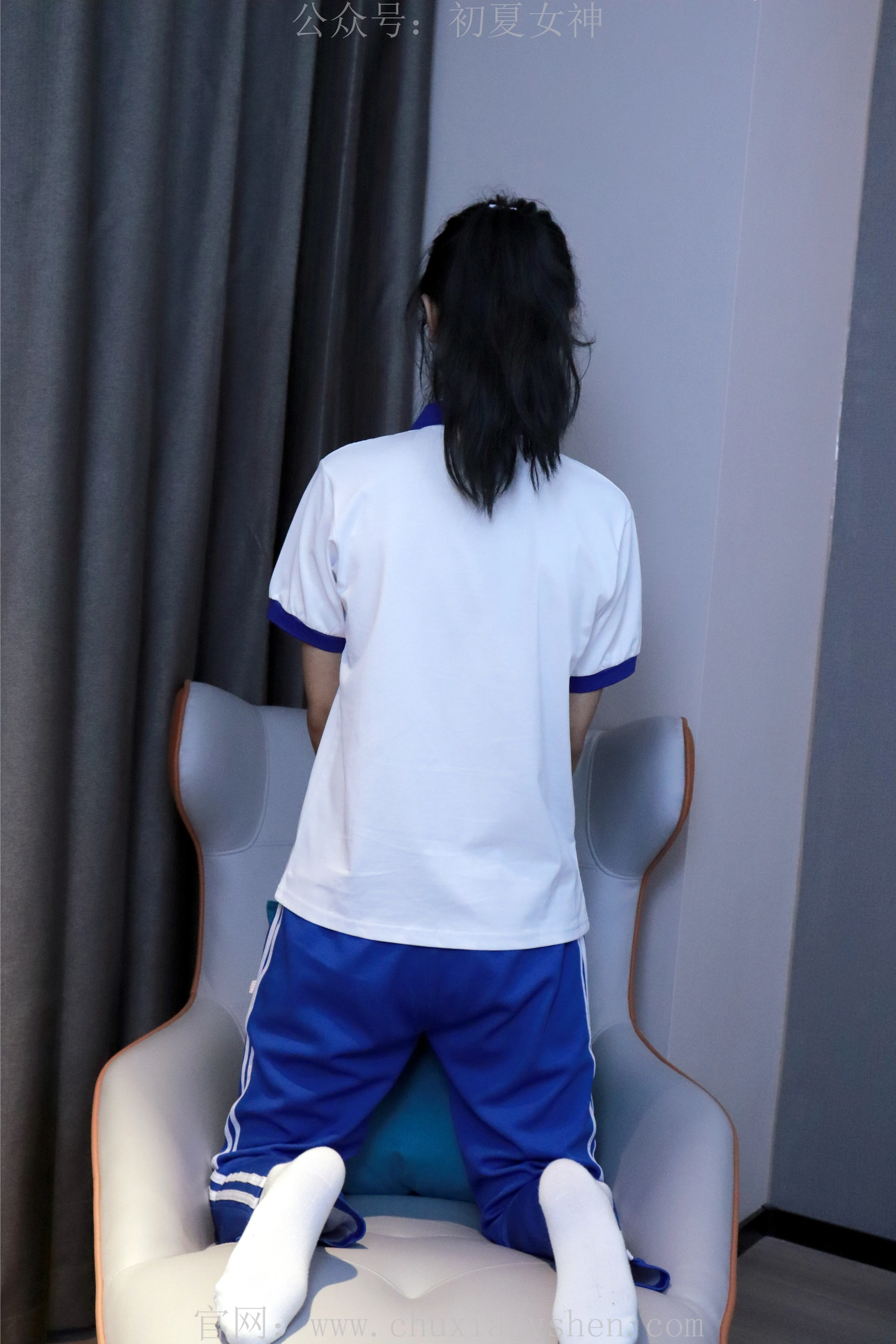 初夏女神 NO.001 依依~校服搭配37码运动鞋拍摄[126P-1V-5.45G]