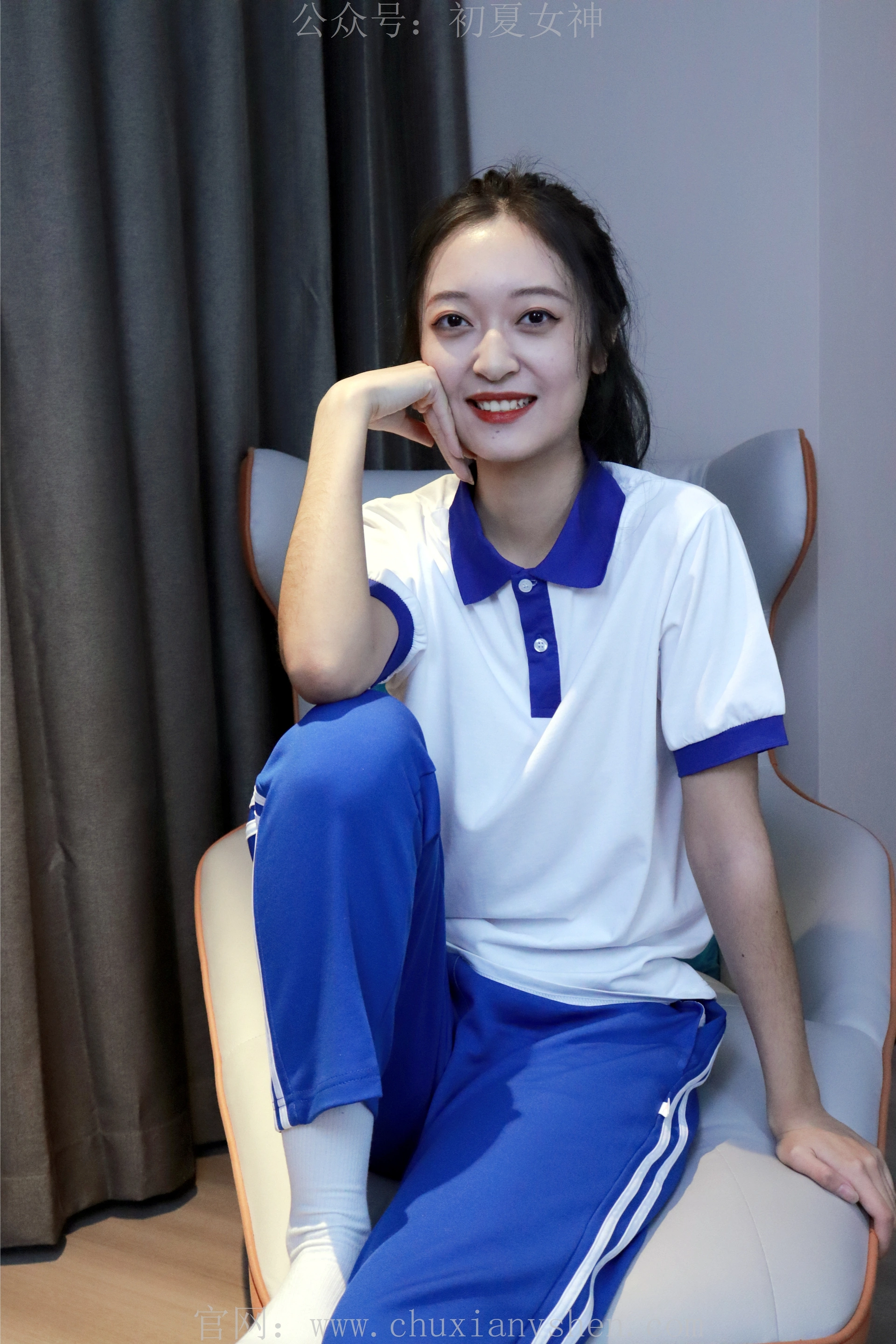 初夏女神 NO.001 依依~校服搭配37码运动鞋拍摄[126P-1V-5.45G]