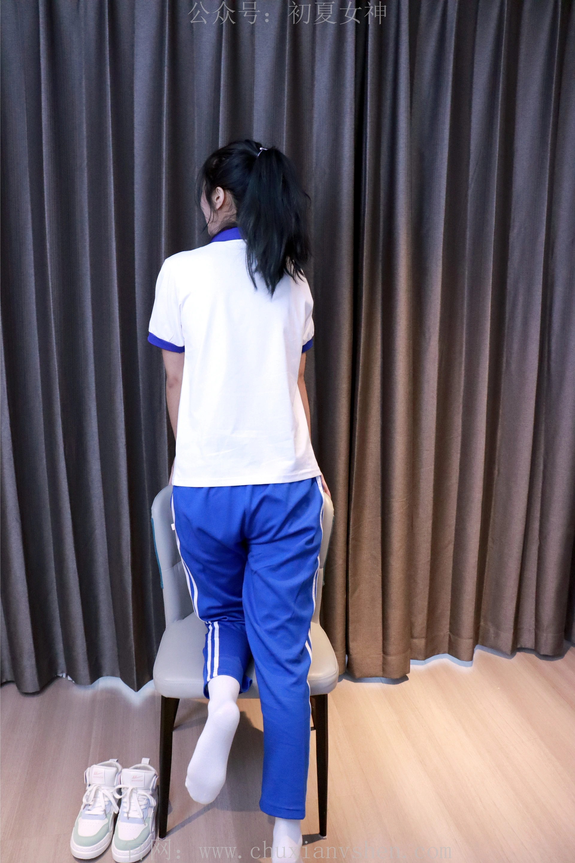 初夏女神 NO.001 依依~校服搭配37码运动鞋拍摄[126P-1V-5.45G]