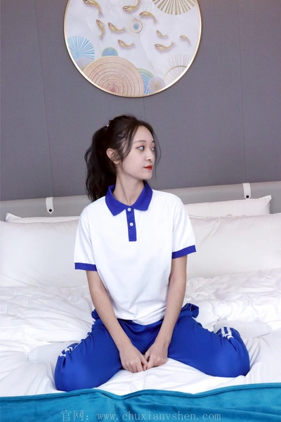 初夏女神 NO.001 依依~校服搭配37码运动鞋拍摄[126P-1V-5.45G]