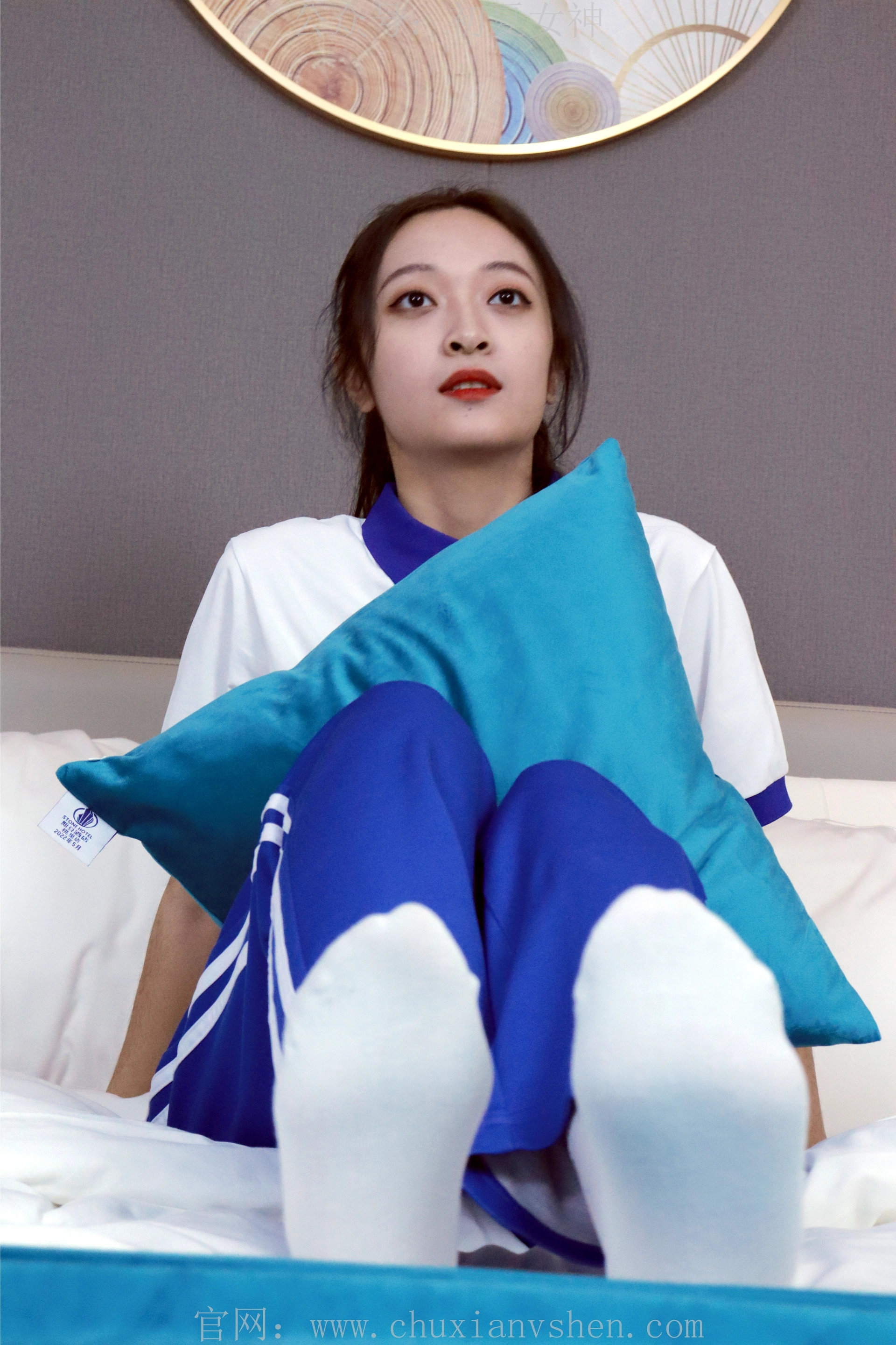 初夏女神 NO.001 依依~校服搭配37码运动鞋拍摄[126P-1V-5.45G]