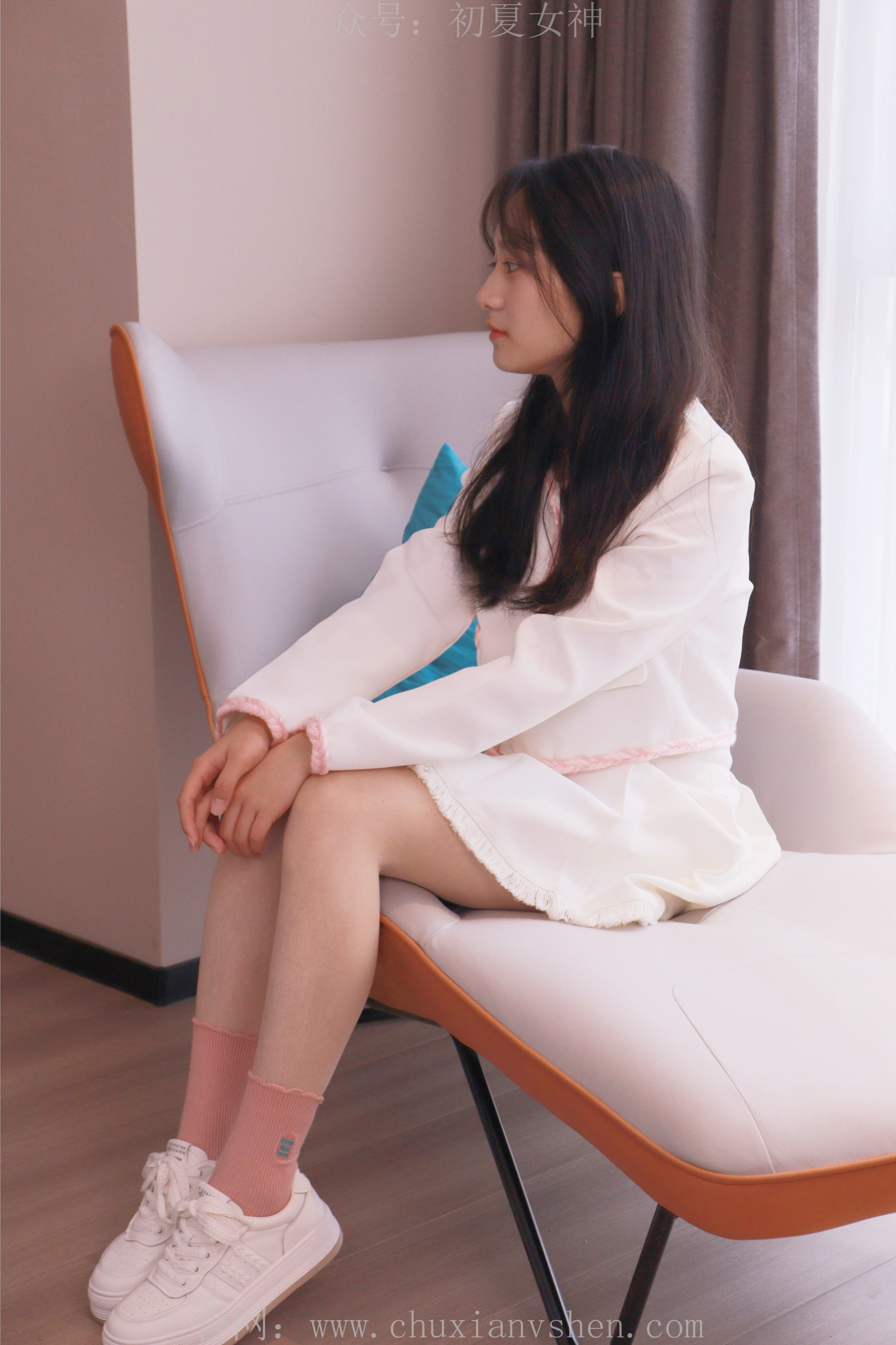 初夏女神 NO.012 沙沙~S码粉白色套搭配小白鞋[104P-1V-6.4G]