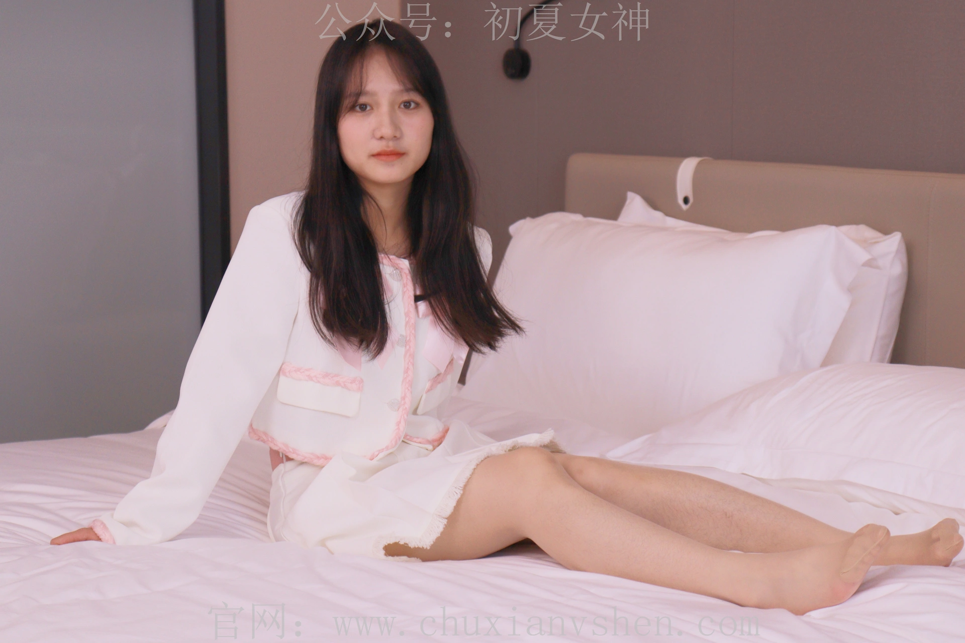 初夏女神 NO.012 沙沙~S码粉白色套搭配小白鞋[104P-1V-6.4G]