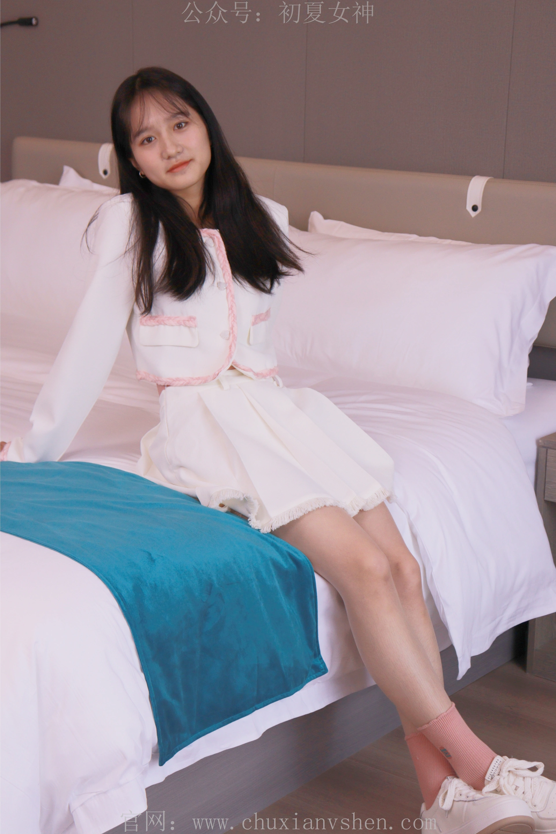 初夏女神 NO.012 沙沙~S码粉白色套搭配小白鞋[104P-1V-6.4G]