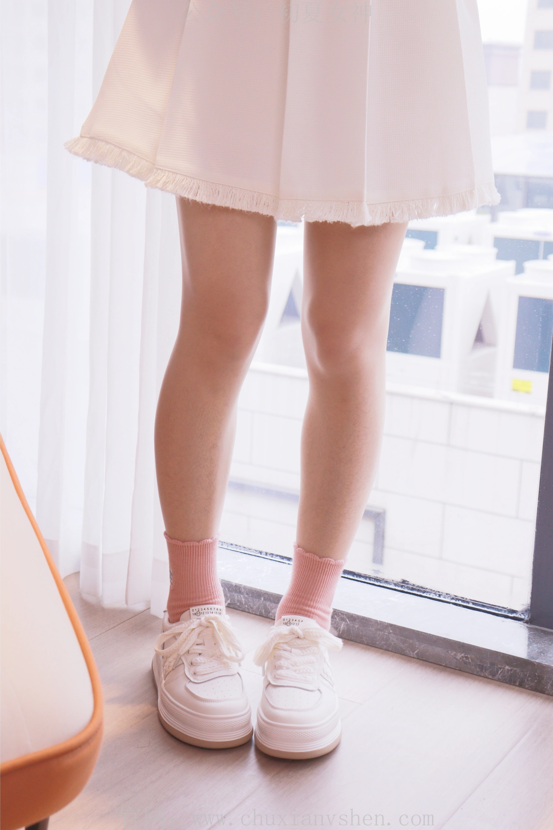 初夏女神 NO.012 沙沙~S码粉白色套搭配小白鞋[104P-1V-6.4G]