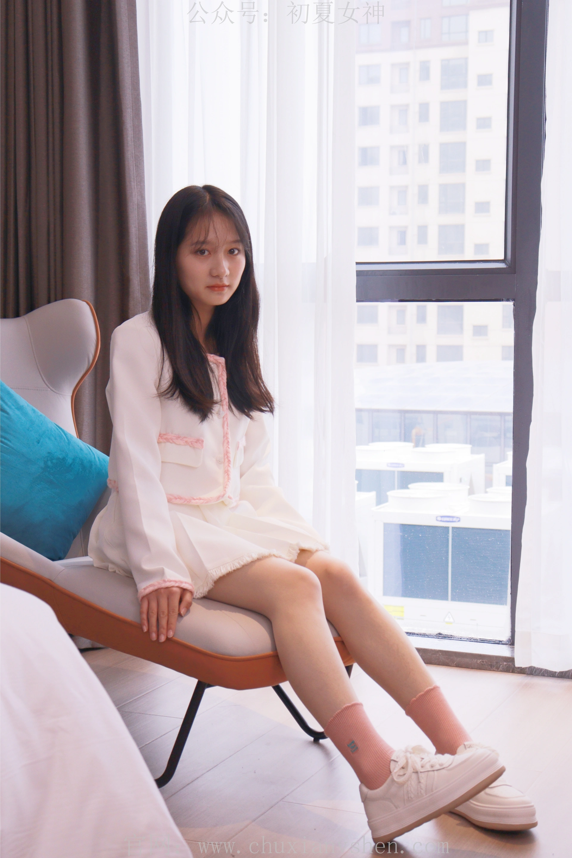 初夏女神 NO.012 沙沙~S码粉白色套搭配小白鞋[104P-1V-6.4G]