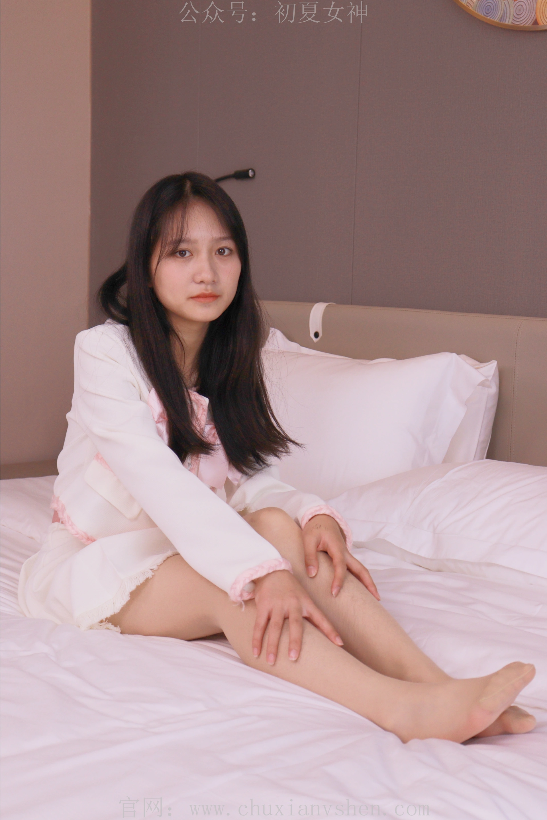 初夏女神 NO.012 沙沙~S码粉白色套搭配小白鞋[104P-1V-6.4G]
