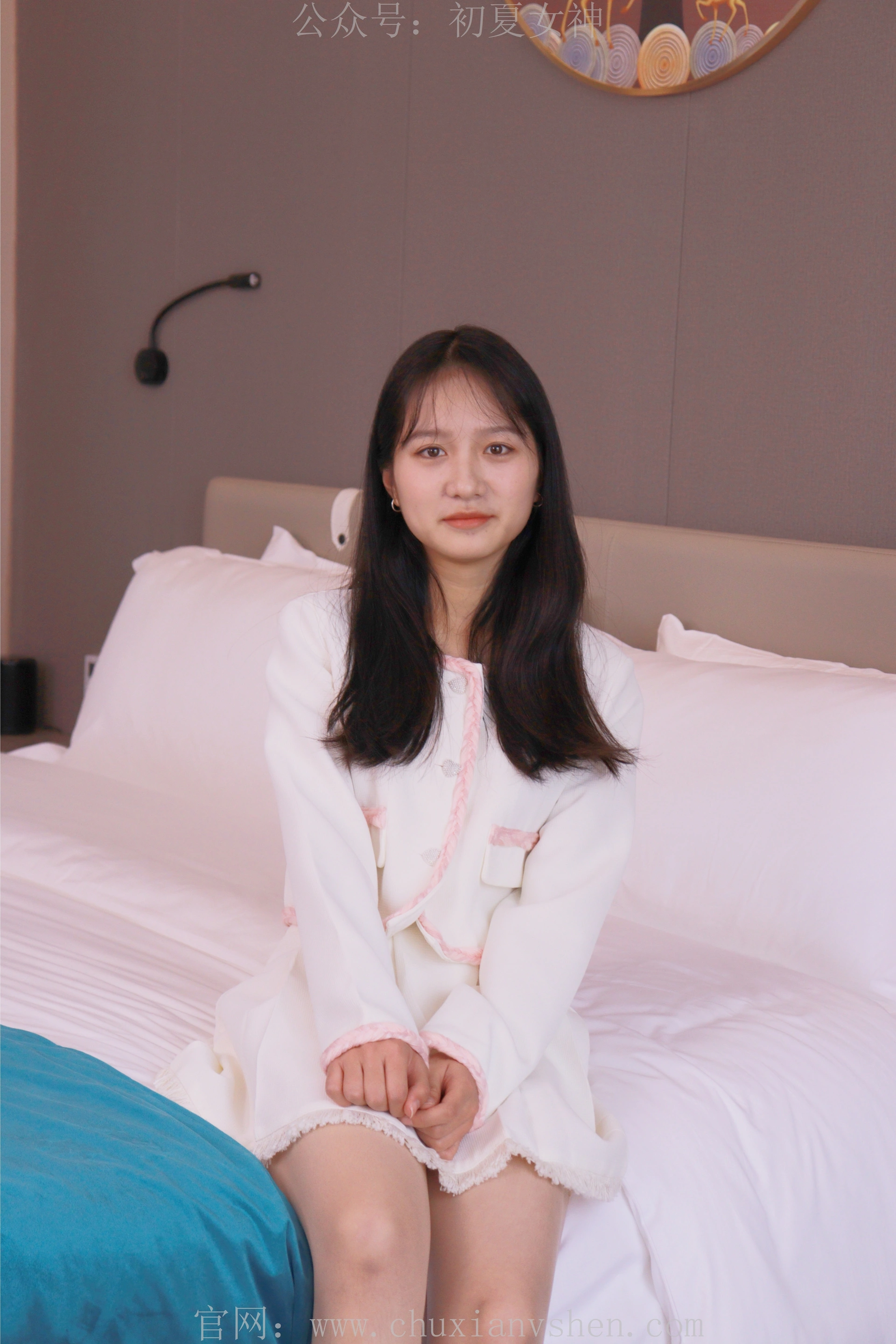 初夏女神 NO.012 沙沙~S码粉白色套搭配小白鞋[104P-1V-6.4G]