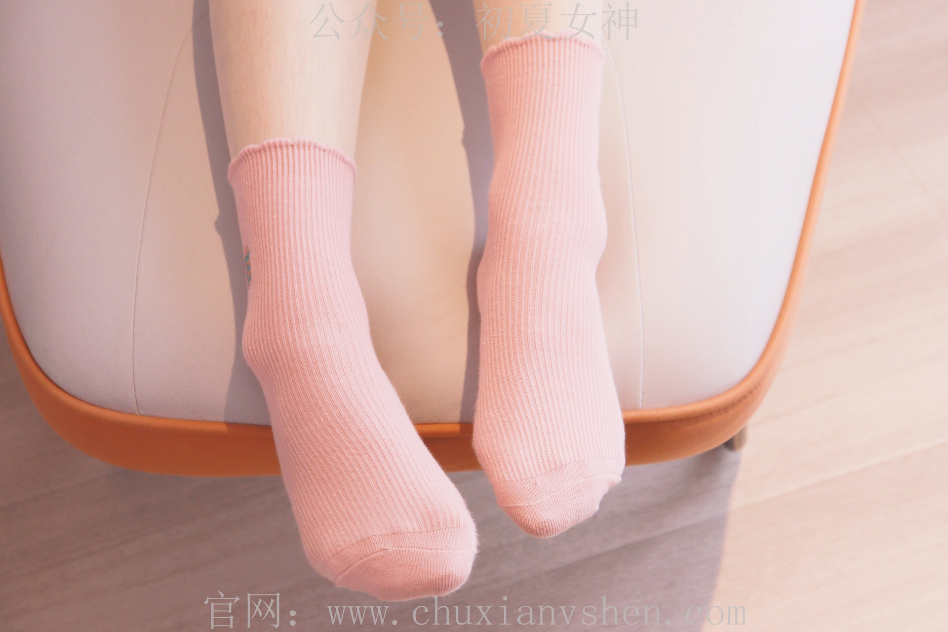 初夏女神 NO.012 沙沙~S码粉白色套搭配小白鞋[104P-1V-6.4G]