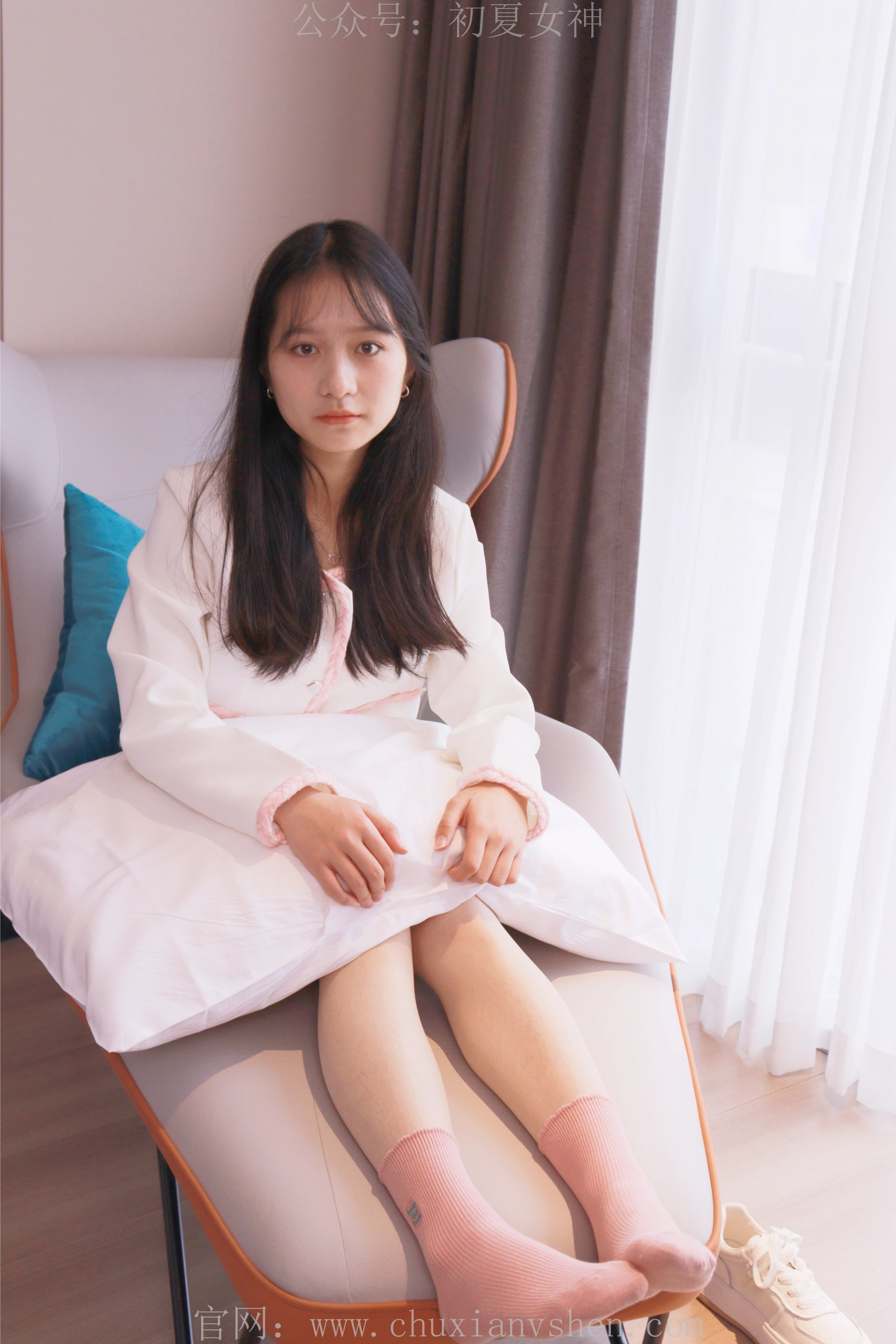 初夏女神 NO.012 沙沙~S码粉白色套搭配小白鞋[104P-1V-6.4G]