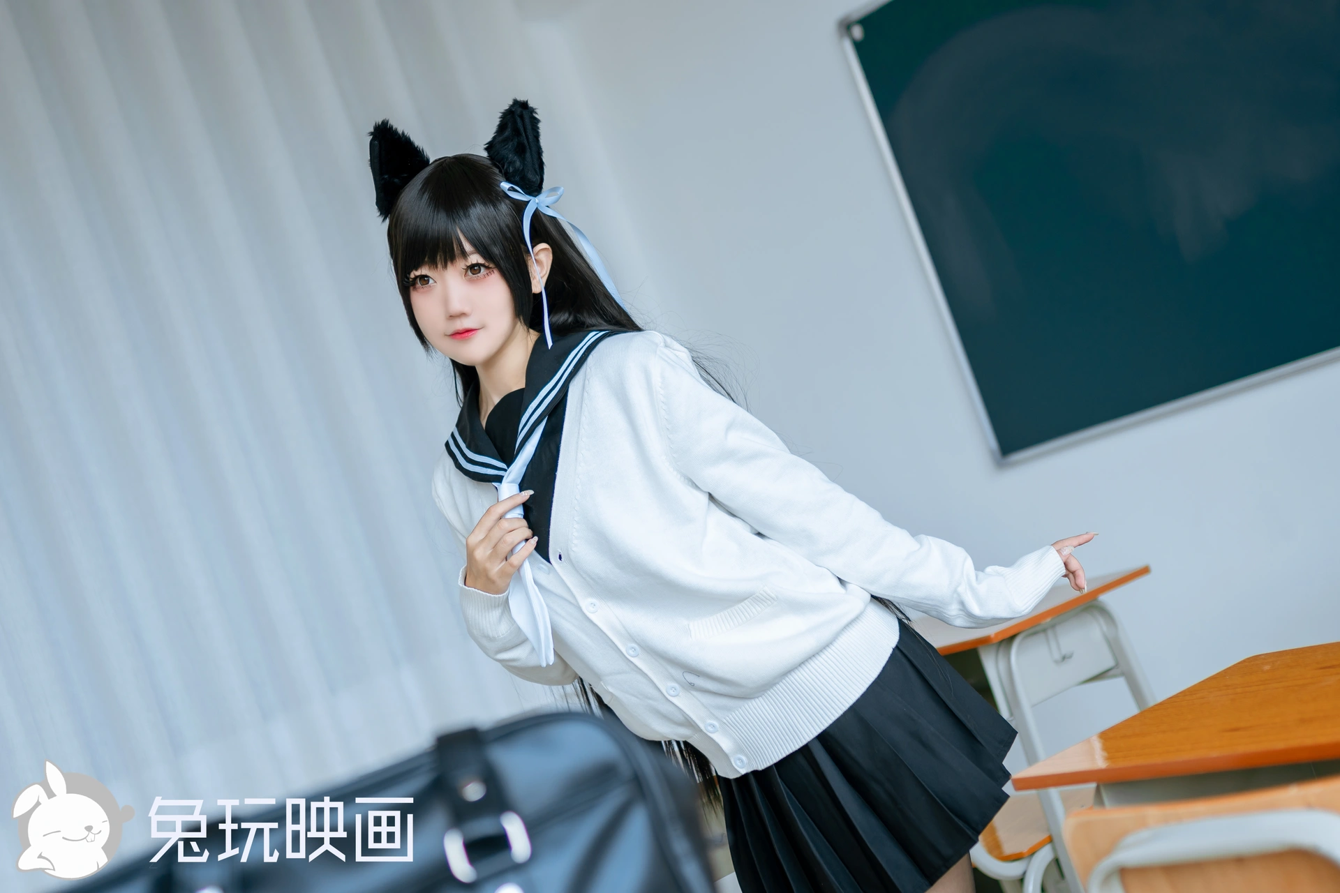 C33.001 爱宕黑丝JK [40P-460MB]